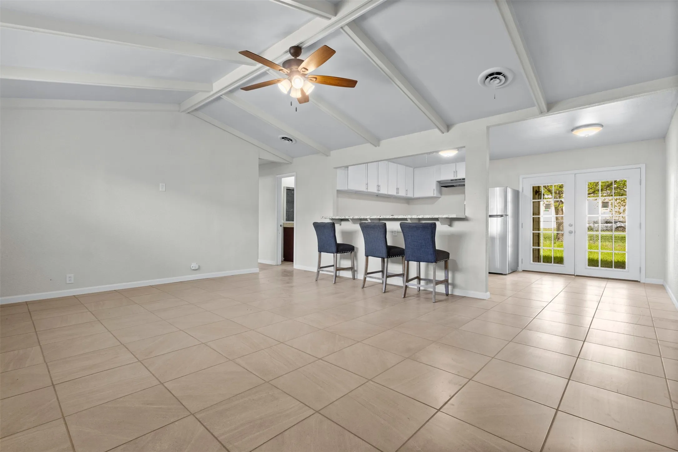 Single Family Residence For Sale in Montague County , 205 April Street, Bowie, Texas 76230, 4 Bedroom, 2 Bathroom, Garage spaces, 1,890 Sqft, built in 1974, Preowned, mls#21241904, Real Estate Agent in Bowie, Homes For Sale in Montague county, Homes For Sale in Bowie, Realtor in Bowie Texas, Real Estate Brokerage Independent Realty Texas, Luminita Cordes Realtor