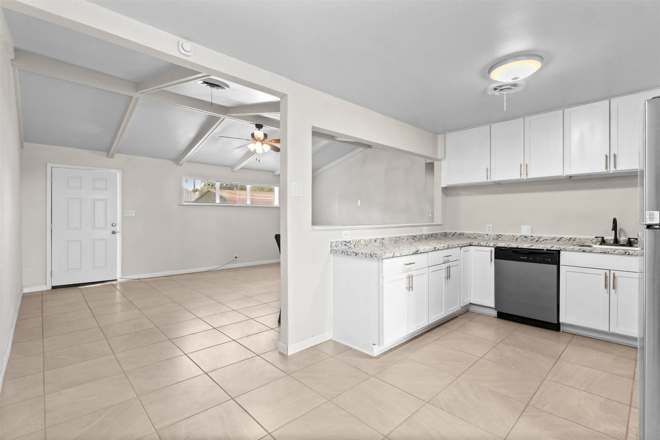Single Family Residence For Sale in Montague County , 205 April Street, Bowie, Texas 76230, 4 Bedroom, 2 Bathroom, Garage spaces, 1,890 Sqft, built in 1974, Preowned, mls#21241904, Real Estate Agent in Bowie, Homes For Sale in Montague county, Homes For Sale in Bowie, Realtor in Bowie Texas, Real Estate Brokerage Independent Realty Texas, Luminita Cordes Realtor