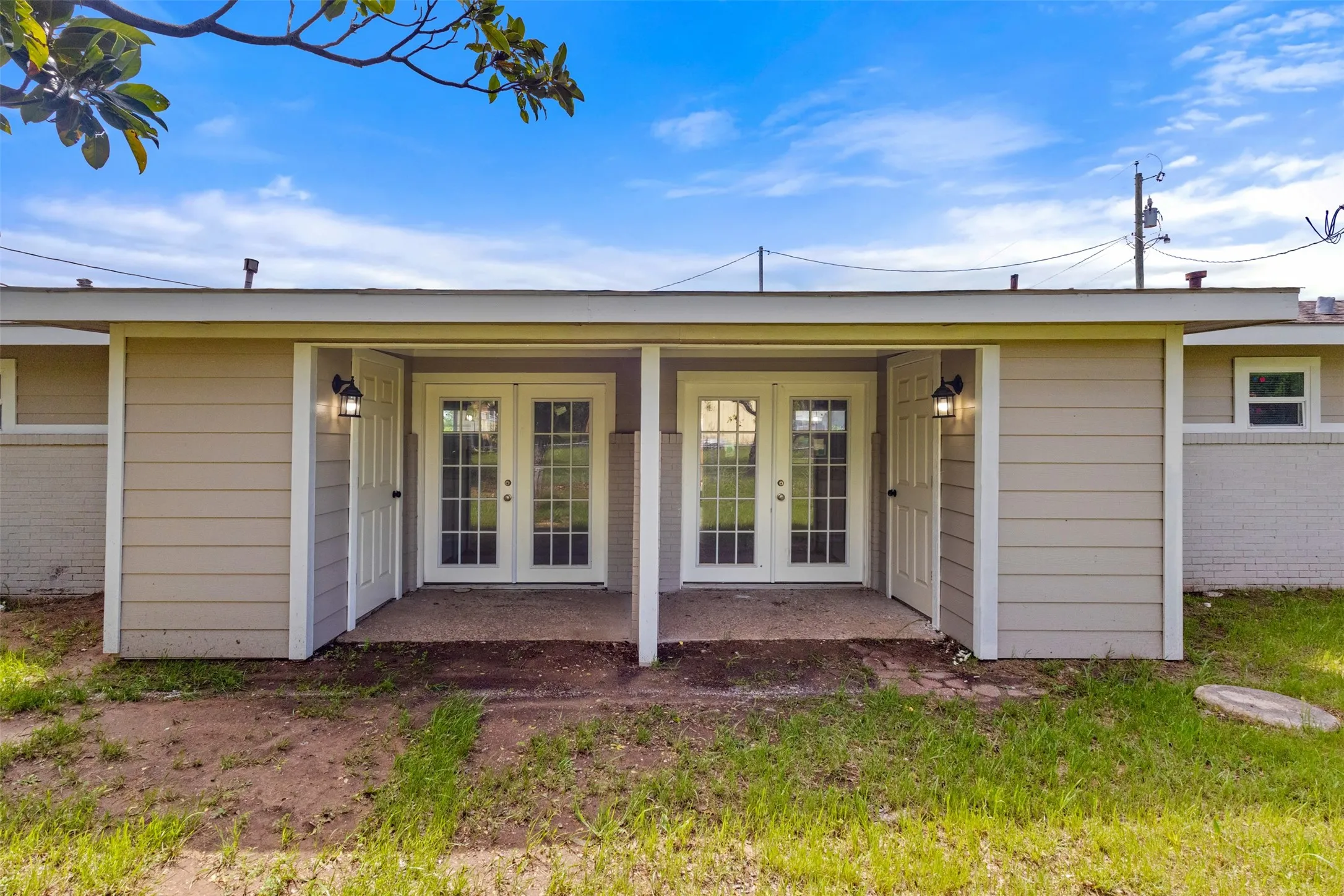 Single Family Residence For Sale in Montague County , 205 April Street, Bowie, Texas 76230, 4 Bedroom, 2 Bathroom, Garage spaces, 1,890 Sqft, built in 1974, Preowned, mls#21241904, Real Estate Agent in Bowie, Homes For Sale in Montague county, Homes For Sale in Bowie, Realtor in Bowie Texas, Real Estate Brokerage Independent Realty Texas, Luminita Cordes Realtor