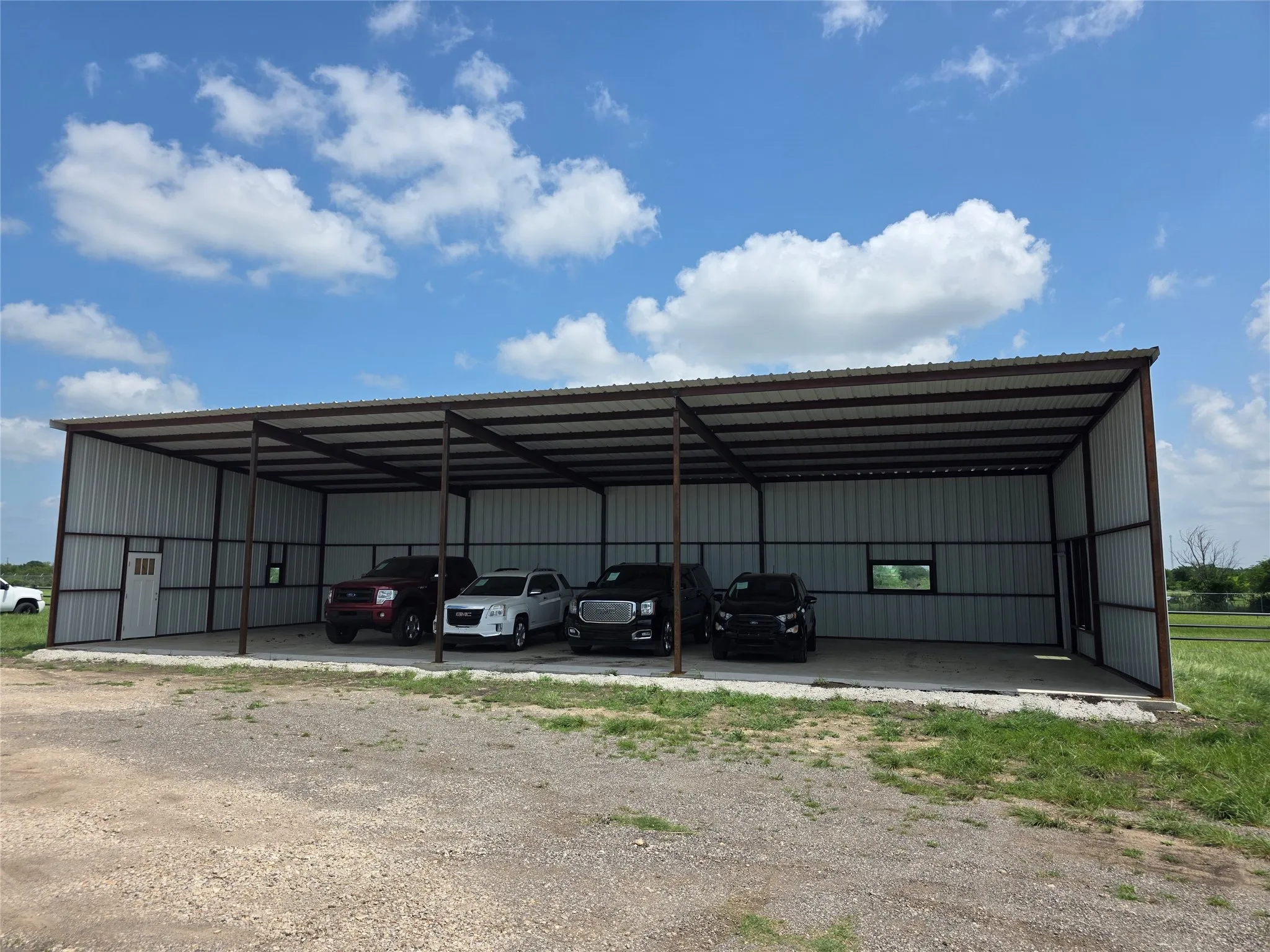 2100 sqft building