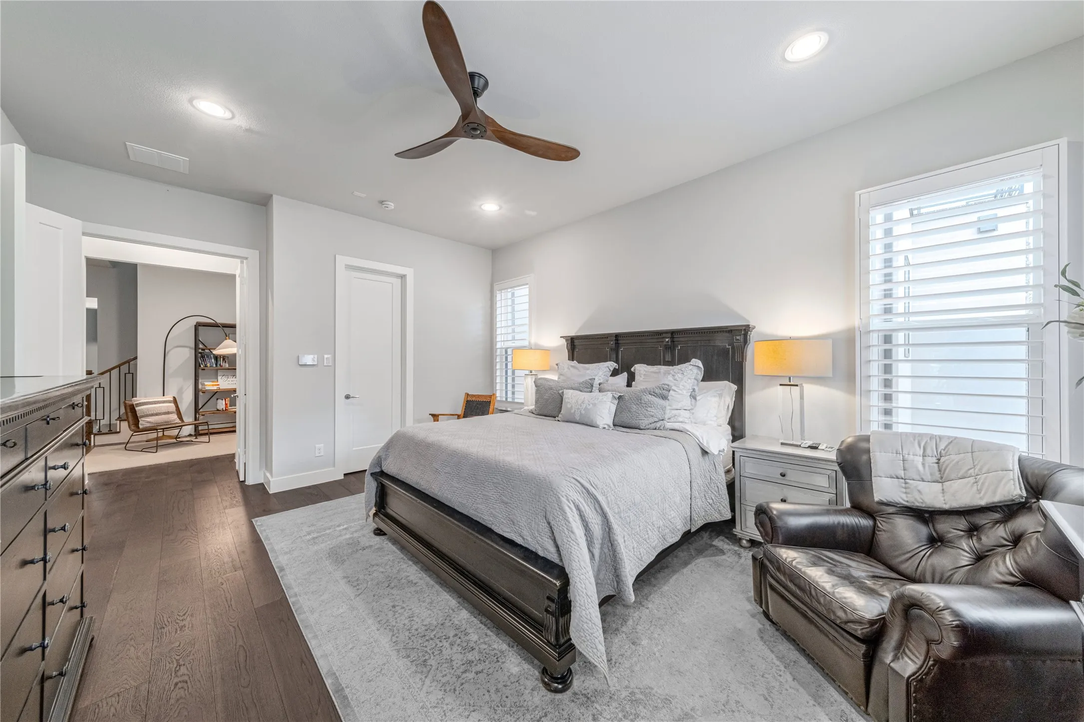 Single Family Residence For Sale in Dallas County , 4107 Entrada Way, Dallas, Texas 75219, 3 Bedroom, 5 Bathroom, 2 Garage spaces, 3,296 Sqft, built in 2019, mls#21232980, Real Estate Agent in Dallas, Homes For Sale in Dallas county, Homes For Sale in Dallas, Realtor in Dallas Texas, Real Estate Brokerage Independent Realty Texas, Luminita Cordes Realtor