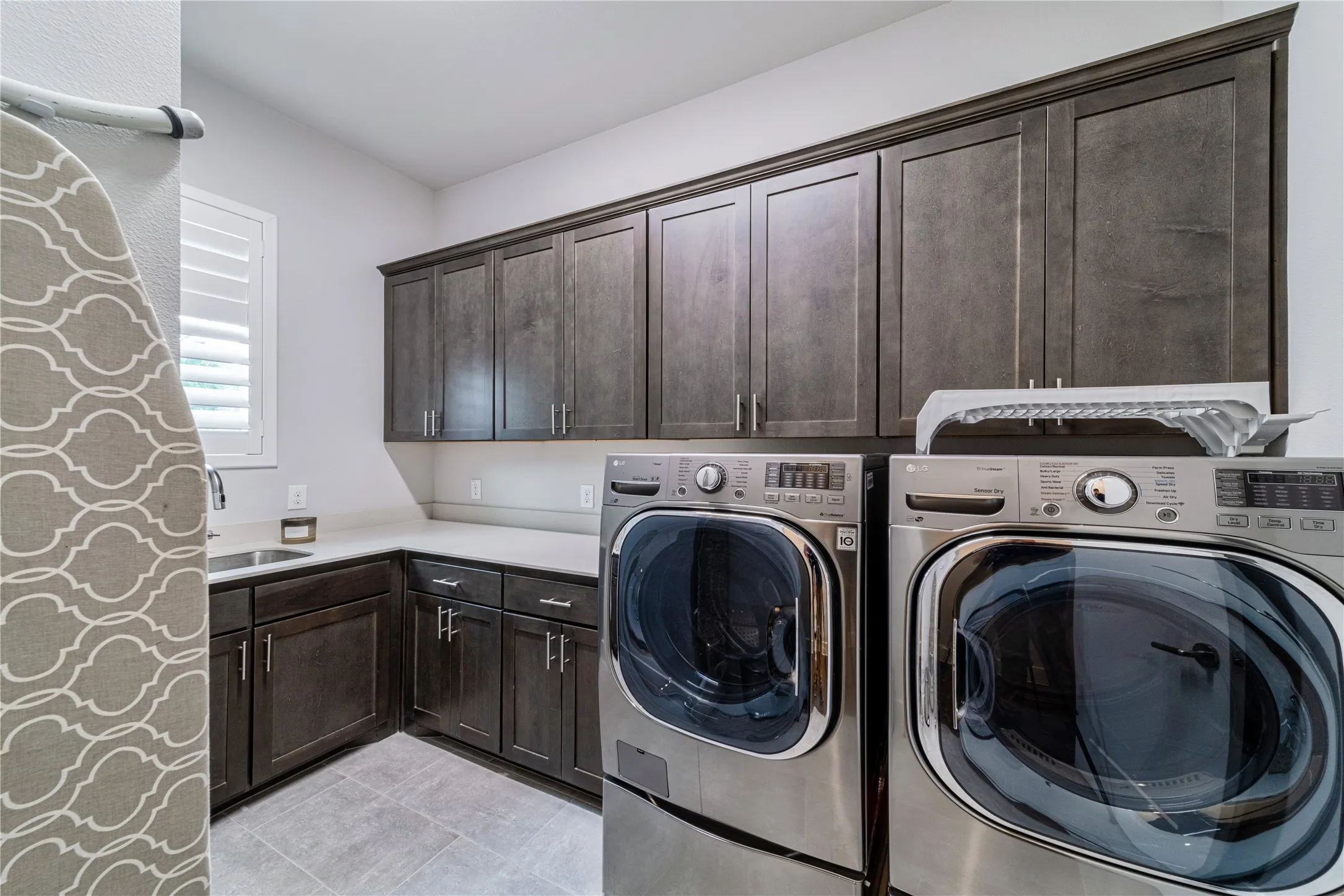 Single Family Residence For Sale in Dallas County , 4107 Entrada Way, Dallas, Texas 75219, 3 Bedroom, 5 Bathroom, 2 Garage spaces, 3,296 Sqft, built in 2019, mls#21232980, Real Estate Agent in Dallas, Homes For Sale in Dallas county, Homes For Sale in Dallas, Realtor in Dallas Texas, Real Estate Brokerage Independent Realty Texas, Luminita Cordes Realtor