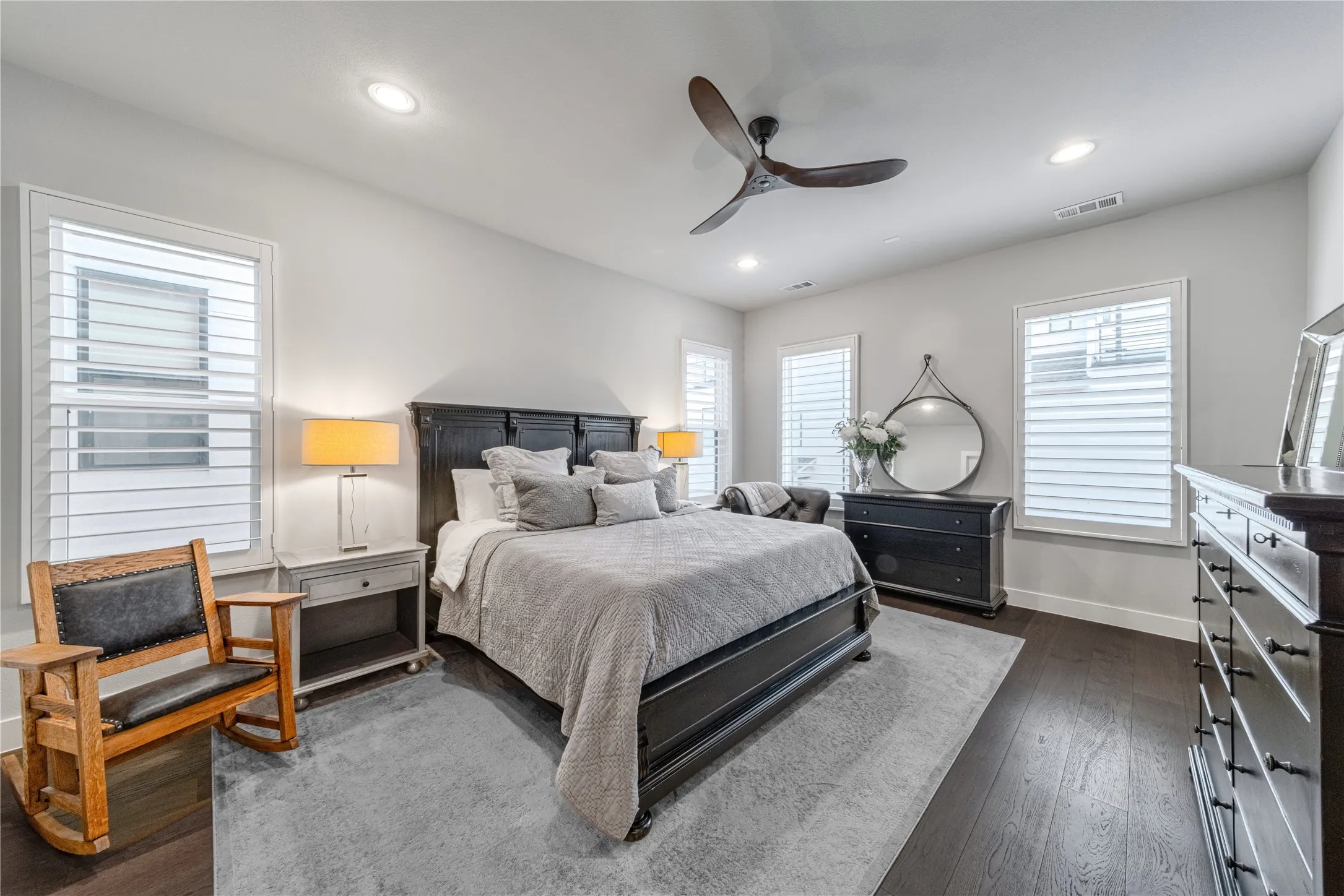 Single Family Residence For Sale in Dallas County , 4107 Entrada Way, Dallas, Texas 75219, 3 Bedroom, 5 Bathroom, 2 Garage spaces, 3,296 Sqft, built in 2019, mls#21232980, Real Estate Agent in Dallas, Homes For Sale in Dallas county, Homes For Sale in Dallas, Realtor in Dallas Texas, Real Estate Brokerage Independent Realty Texas, Luminita Cordes Realtor