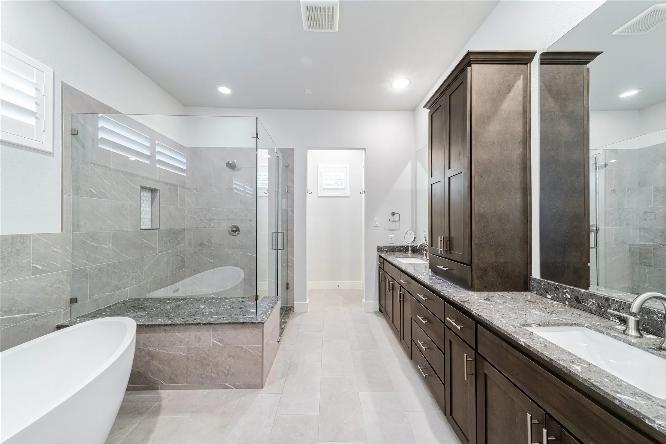 Single Family Residence For Sale in Dallas County , 4107 Entrada Way, Dallas, Texas 75219, 3 Bedroom, 5 Bathroom, 2 Garage spaces, 3,296 Sqft, built in 2019, mls#21232980, Real Estate Agent in Dallas, Homes For Sale in Dallas county, Homes For Sale in Dallas, Realtor in Dallas Texas, Real Estate Brokerage Independent Realty Texas, Luminita Cordes Realtor