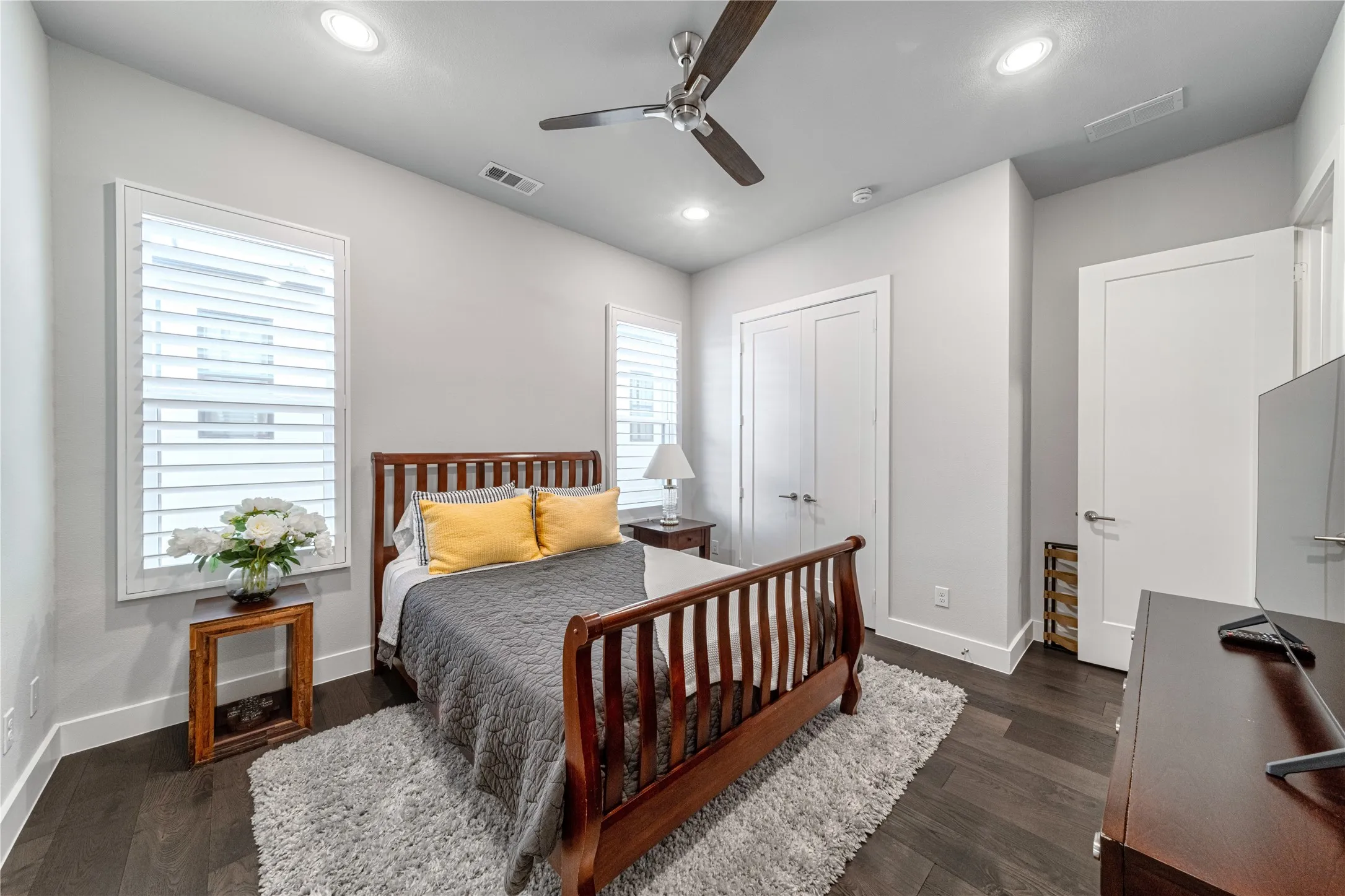 Single Family Residence For Sale in Dallas County , 4107 Entrada Way, Dallas, Texas 75219, 3 Bedroom, 5 Bathroom, 2 Garage spaces, 3,296 Sqft, built in 2019, mls#21232980, Real Estate Agent in Dallas, Homes For Sale in Dallas county, Homes For Sale in Dallas, Realtor in Dallas Texas, Real Estate Brokerage Independent Realty Texas, Luminita Cordes Realtor