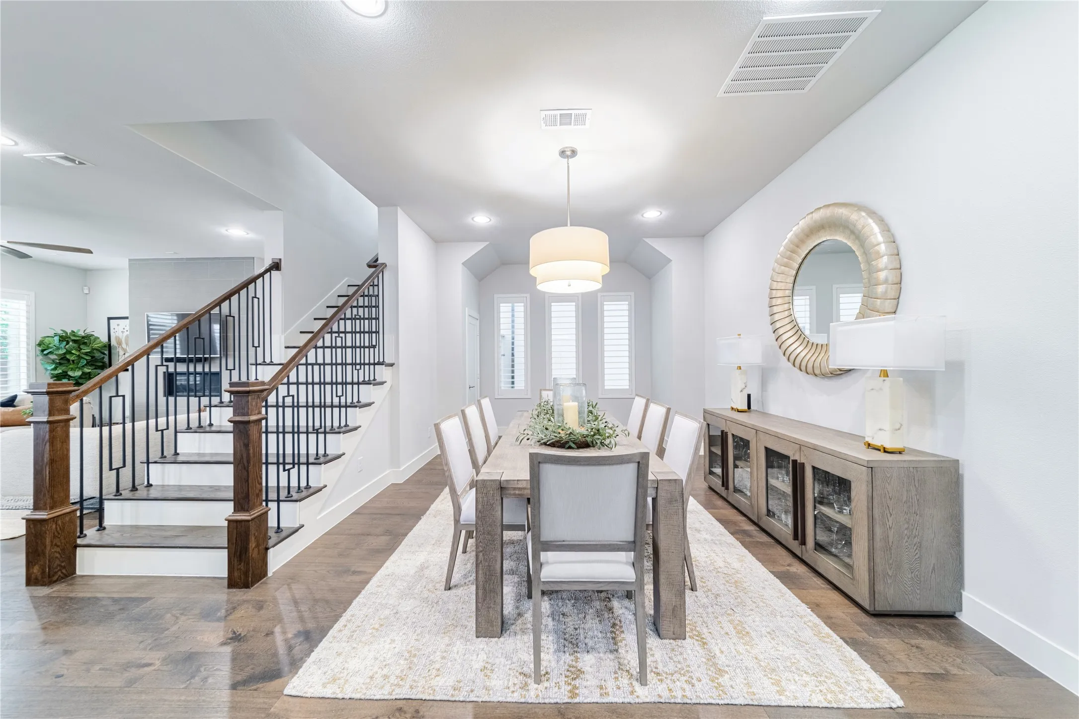 Single Family Residence For Sale in Dallas County , 4107 Entrada Way, Dallas, Texas 75219, 3 Bedroom, 5 Bathroom, 2 Garage spaces, 3,296 Sqft, built in 2019, mls#21232980, Real Estate Agent in Dallas, Homes For Sale in Dallas county, Homes For Sale in Dallas, Realtor in Dallas Texas, Real Estate Brokerage Independent Realty Texas, Luminita Cordes Realtor