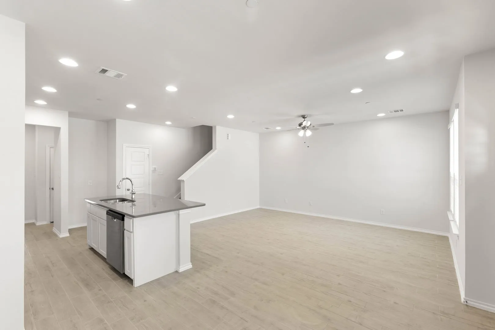 4507 Avion-Dining-2