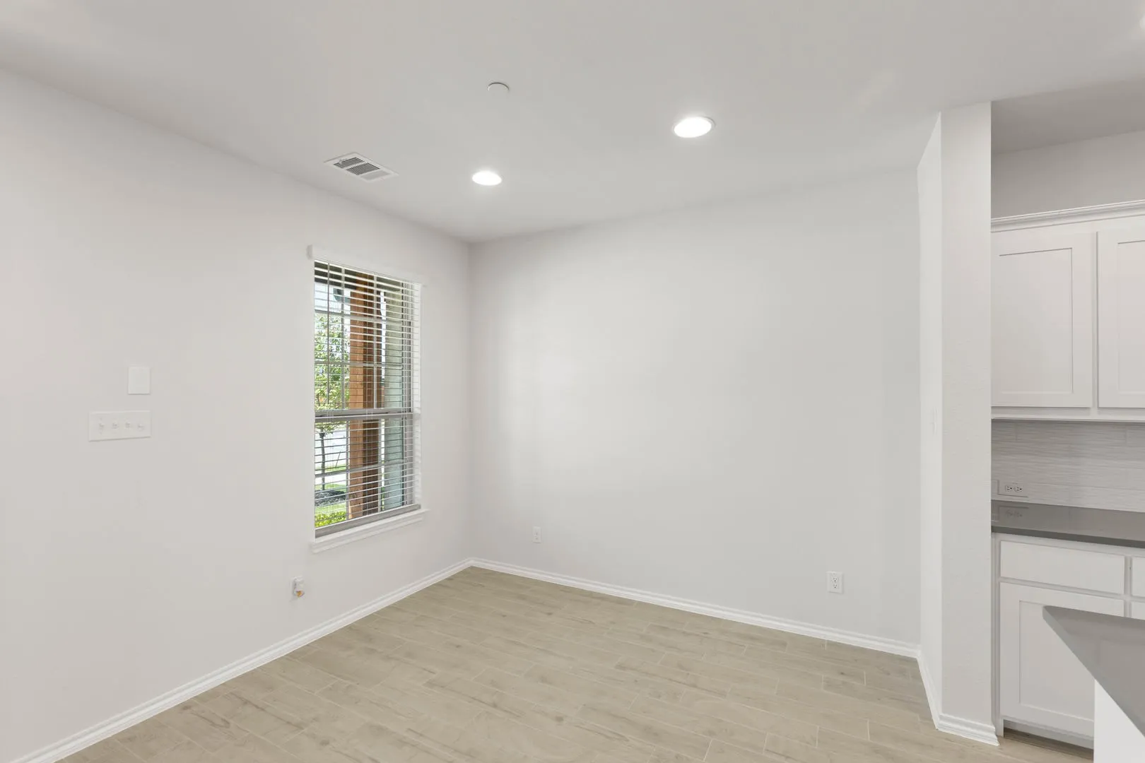 4507 Avion-Dining-1