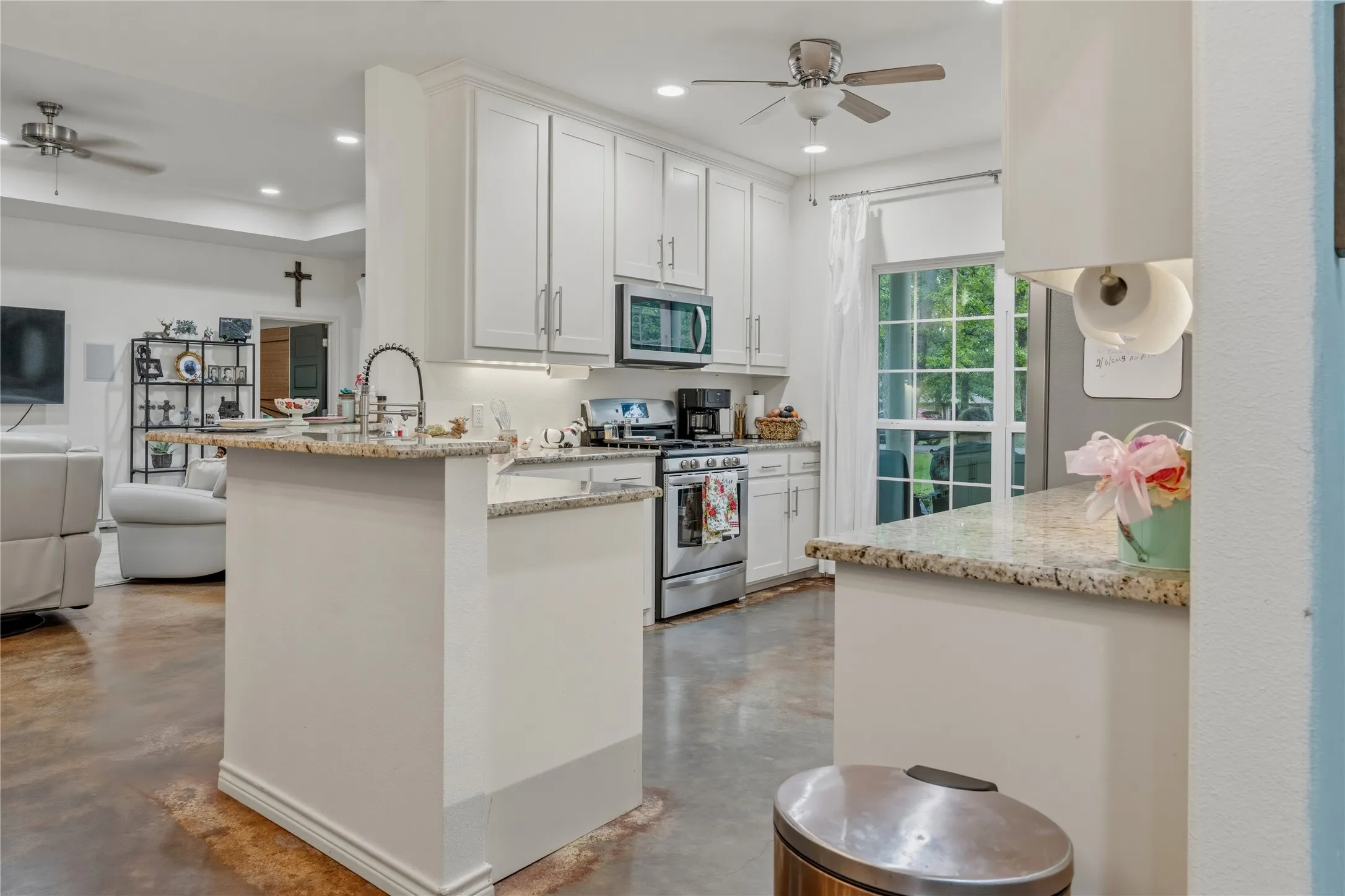 Single Family Residence For Sale in Rains County , 220 Rs County Road 4263, Emory, Texas 75440, 3 Bedroom, 3 Bathroom, 2 Garage spaces, 1,982 Sqft, built in 2011, mls#21242744, Real Estate Agent in Emory, Homes For Sale in Rains county, Homes For Sale in Emory, Realtor in Emory Texas, Real Estate Brokerage Independent Realty Texas, Luminita Cordes Realtor