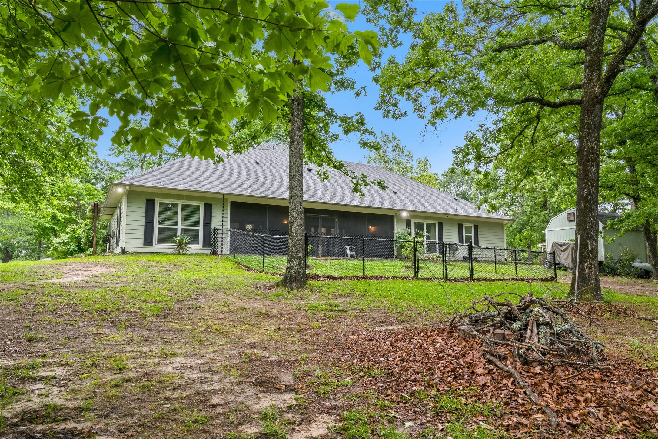 Single Family Residence For Sale in Rains County , 220 Rs County Road 4263, Emory, Texas 75440, 3 Bedroom, 3 Bathroom, 2 Garage spaces, 1,982 Sqft, built in 2011, mls#21242744, Real Estate Agent in Emory, Homes For Sale in Rains county, Homes For Sale in Emory, Realtor in Emory Texas, Real Estate Brokerage Independent Realty Texas, Luminita Cordes Realtor