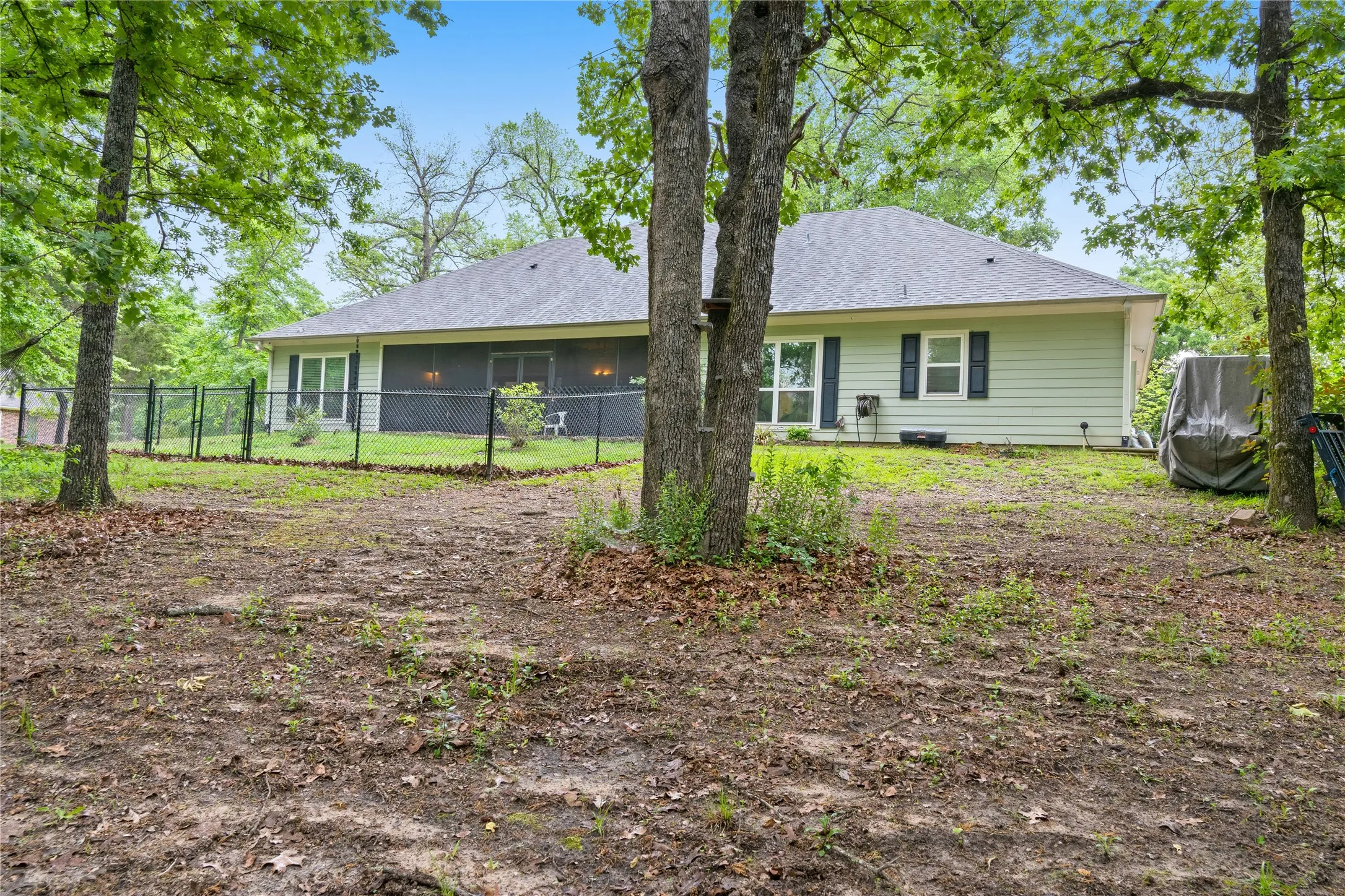 Single Family Residence For Sale in Rains County , 220 Rs County Road 4263, Emory, Texas 75440, 3 Bedroom, 3 Bathroom, 2 Garage spaces, 1,982 Sqft, built in 2011, mls#21242744, Real Estate Agent in Emory, Homes For Sale in Rains county, Homes For Sale in Emory, Realtor in Emory Texas, Real Estate Brokerage Independent Realty Texas, Luminita Cordes Realtor
