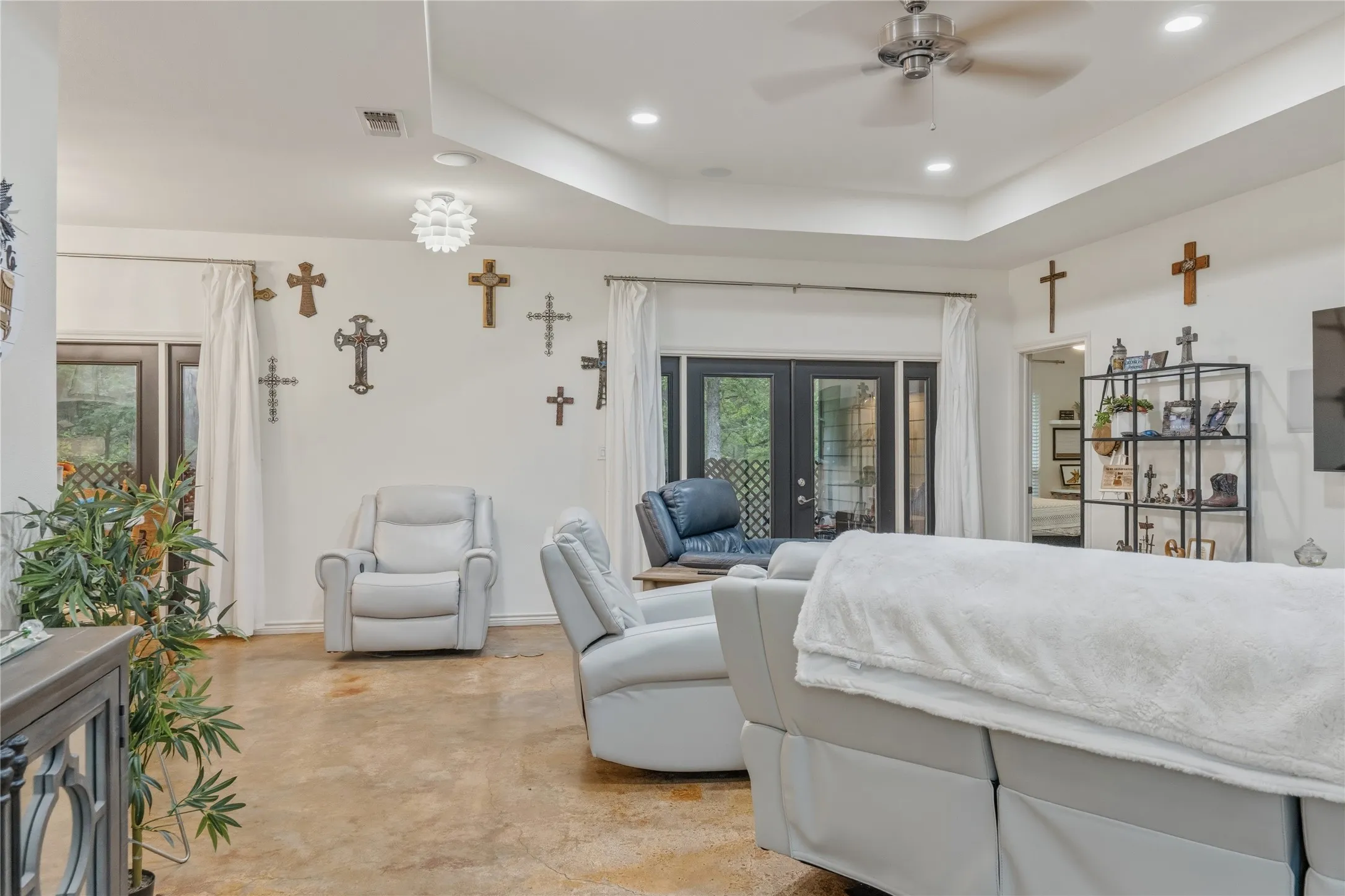 Single Family Residence For Sale in Rains County , 220 Rs County Road 4263, Emory, Texas 75440, 3 Bedroom, 3 Bathroom, 2 Garage spaces, 1,982 Sqft, built in 2011, mls#21242744, Real Estate Agent in Emory, Homes For Sale in Rains county, Homes For Sale in Emory, Realtor in Emory Texas, Real Estate Brokerage Independent Realty Texas, Luminita Cordes Realtor