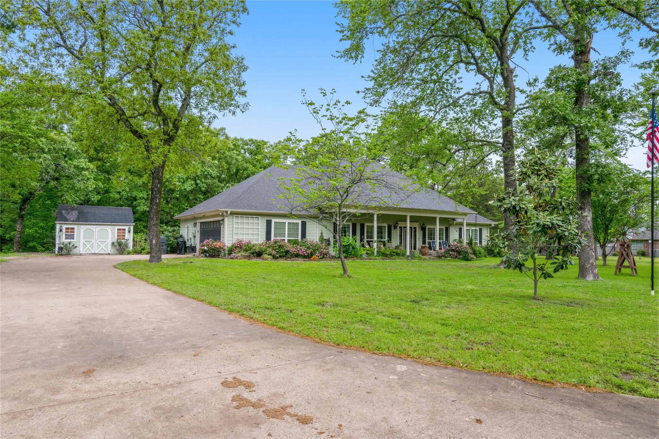 Single Family Residence For Sale in Rains County , 220 Rs County Road 4263, Emory, Texas 75440, 3 Bedroom, 3 Bathroom, 2 Garage spaces, 1,982 Sqft, built in 2011, mls#21242744, Real Estate Agent in Emory, Homes For Sale in Rains county, Homes For Sale in Emory, Realtor in Emory Texas, Real Estate Brokerage Independent Realty Texas, Luminita Cordes Realtor