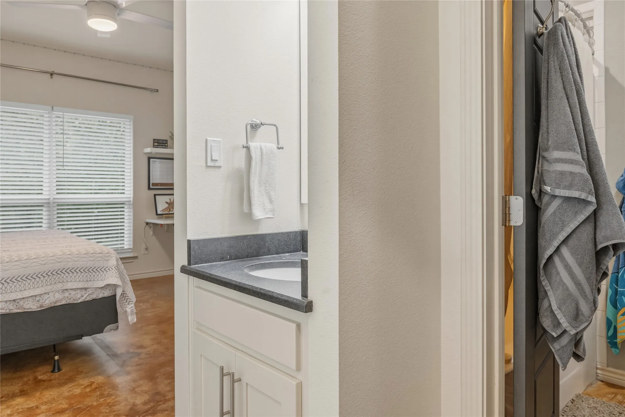 Single Family Residence For Sale in Rains County , 220 Rs County Road 4263, Emory, Texas 75440, 3 Bedroom, 3 Bathroom, 2 Garage spaces, 1,982 Sqft, built in 2011, mls#21242744, Real Estate Agent in Emory, Homes For Sale in Rains county, Homes For Sale in Emory, Realtor in Emory Texas, Real Estate Brokerage Independent Realty Texas, Luminita Cordes Realtor