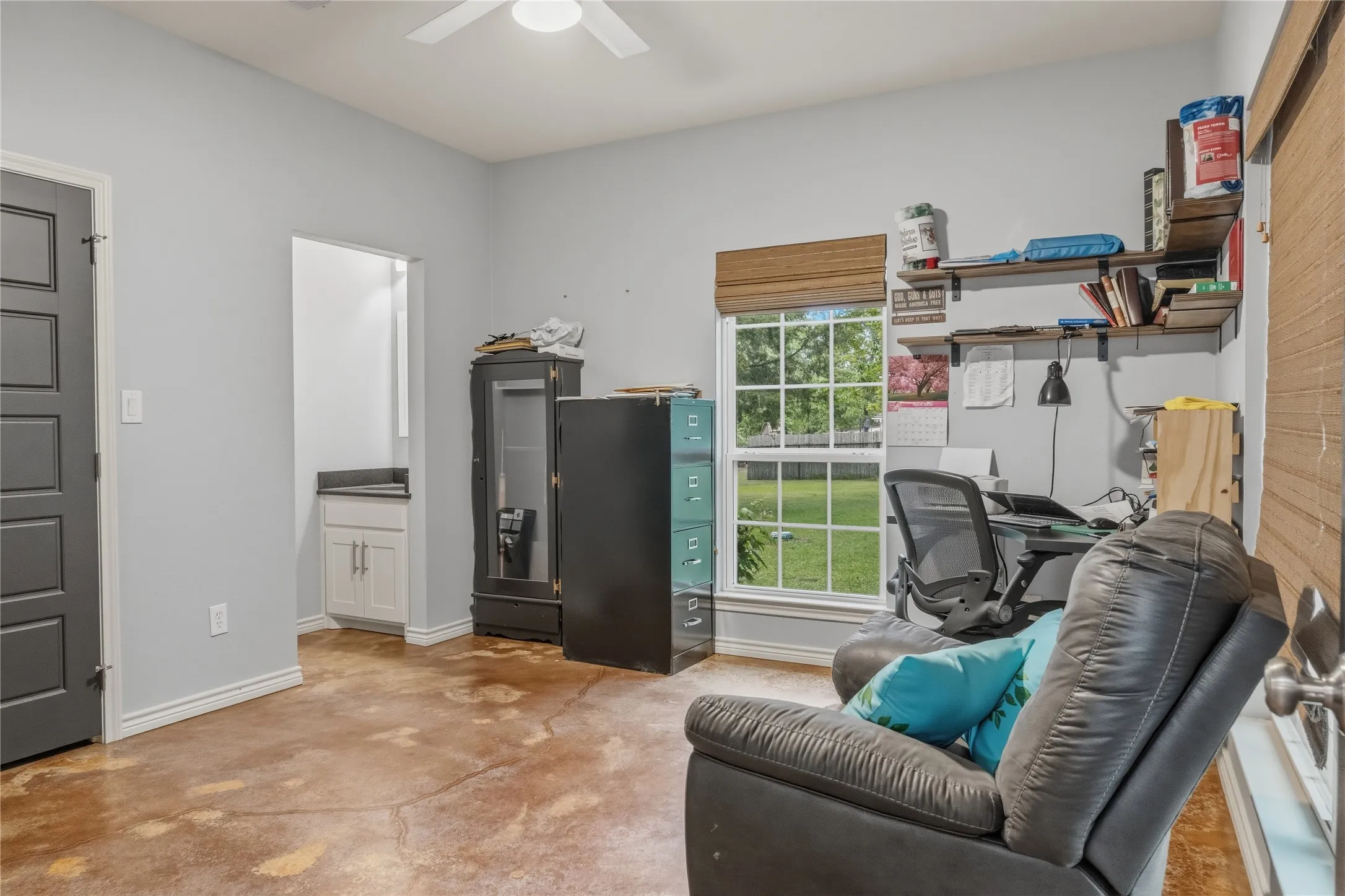 Single Family Residence For Sale in Rains County , 220 Rs County Road 4263, Emory, Texas 75440, 3 Bedroom, 3 Bathroom, 2 Garage spaces, 1,982 Sqft, built in 2011, mls#21242744, Real Estate Agent in Emory, Homes For Sale in Rains county, Homes For Sale in Emory, Realtor in Emory Texas, Real Estate Brokerage Independent Realty Texas, Luminita Cordes Realtor