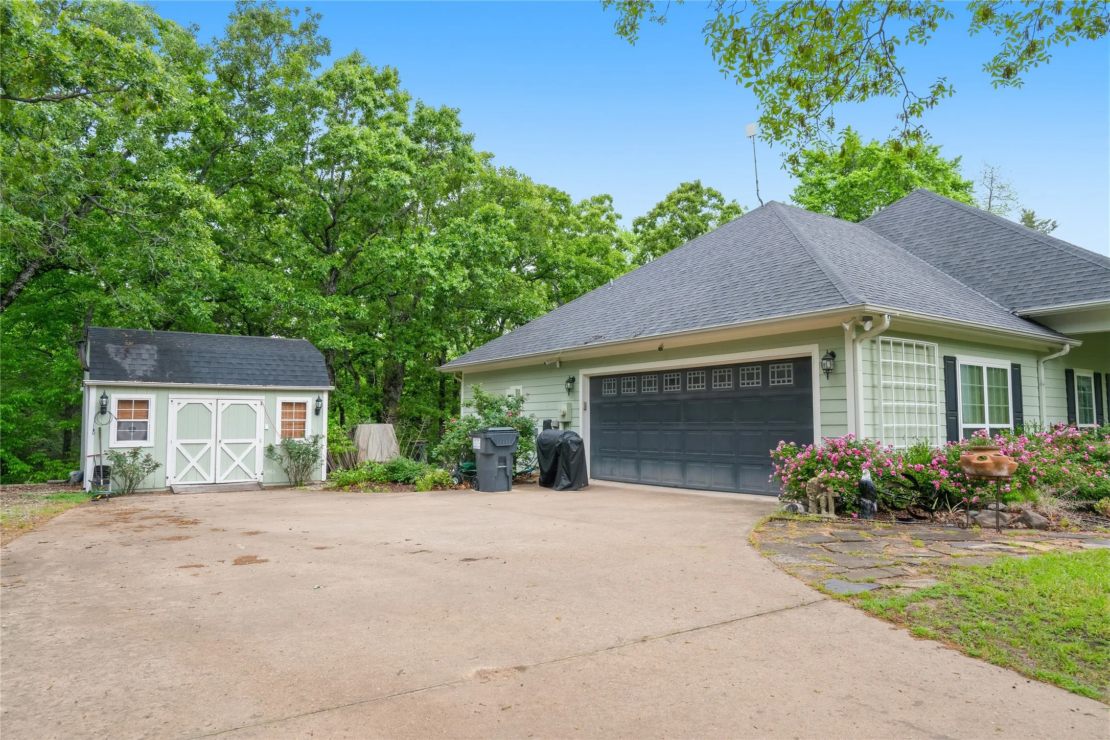 Single Family Residence For Sale in Rains County , 220 Rs County Road 4263, Emory, Texas 75440, 3 Bedroom, 3 Bathroom, 2 Garage spaces, 1,982 Sqft, built in 2011, mls#21242744, Real Estate Agent in Emory, Homes For Sale in Rains county, Homes For Sale in Emory, Realtor in Emory Texas, Real Estate Brokerage Independent Realty Texas, Luminita Cordes Realtor