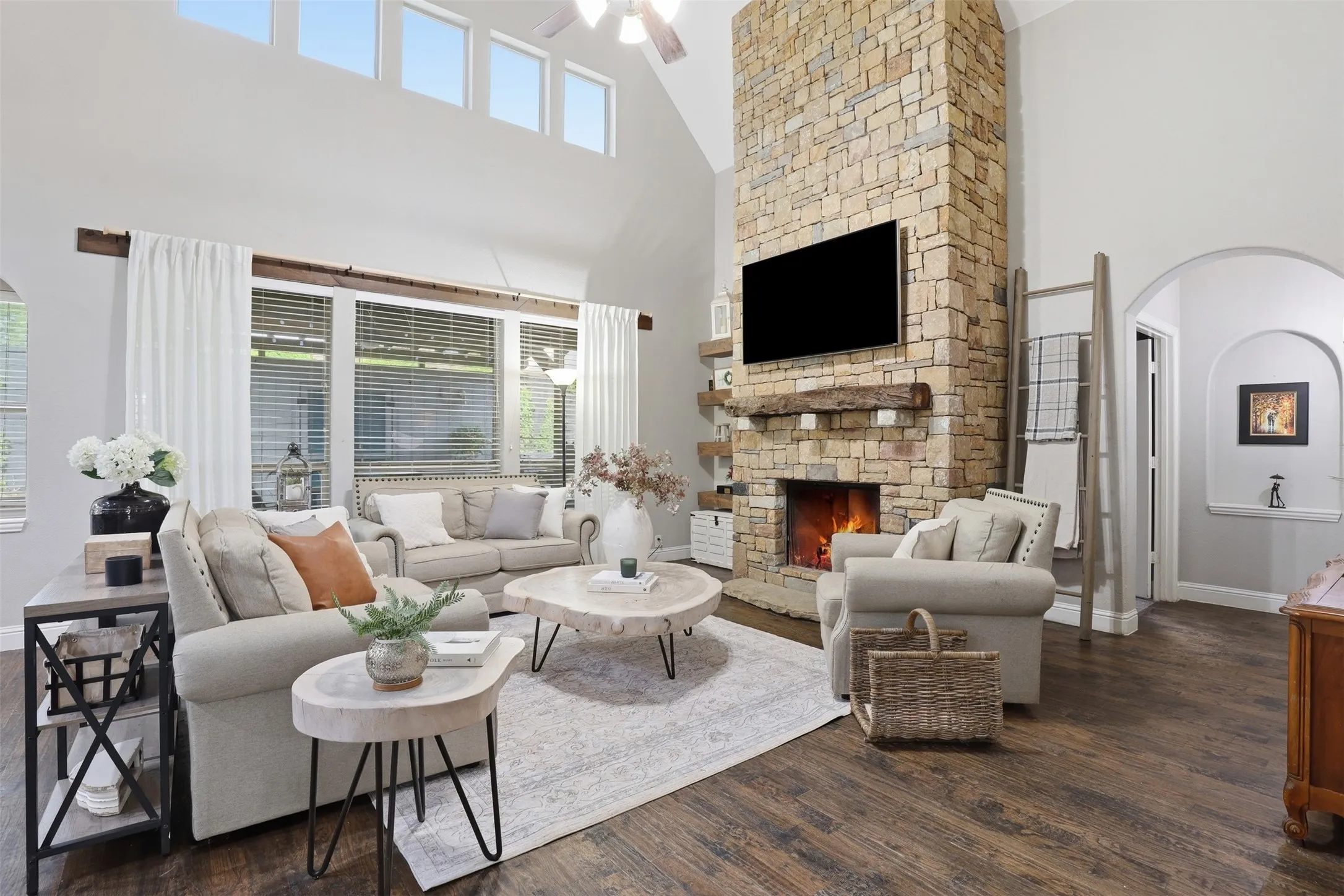 Single Family Residence For Sale in Johnson County , 1004 Tara Drive, Burleson, Texas 76028, 4 Bedroom, 4 Bathroom, 3 Garage spaces, 3,742 Sqft, built in 2012, Preowned, mls#21237739, Real Estate Agent in Burleson, Homes For Sale in Johnson county, Homes For Sale in Burleson, Realtor in Burleson Texas, Real Estate Brokerage Independent Realty Texas, Luminita Cordes Realtor