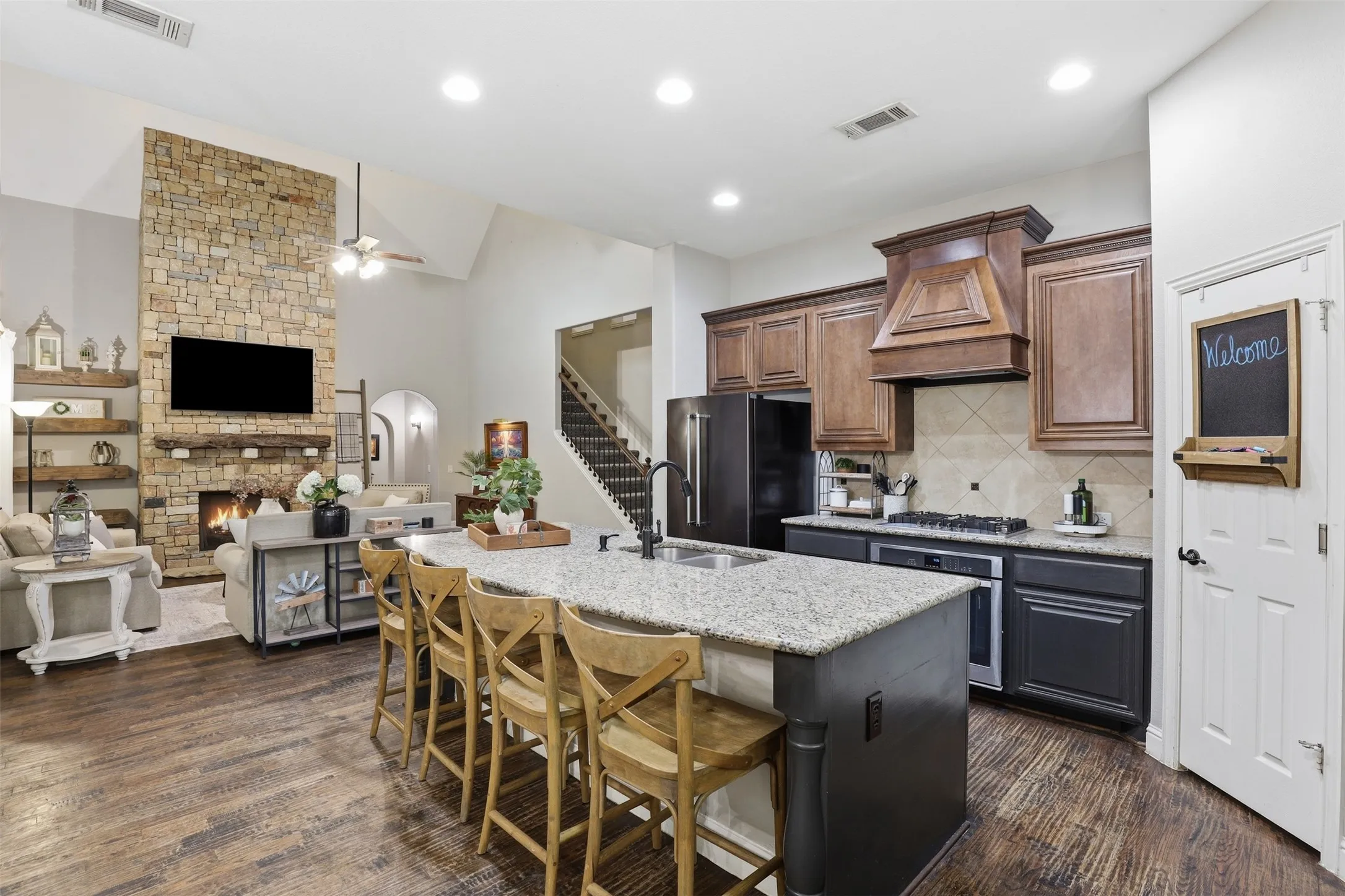 Single Family Residence For Sale in Johnson County , 1004 Tara Drive, Burleson, Texas 76028, 4 Bedroom, 4 Bathroom, 3 Garage spaces, 3,742 Sqft, built in 2012, Preowned, mls#21237739, Real Estate Agent in Burleson, Homes For Sale in Johnson county, Homes For Sale in Burleson, Realtor in Burleson Texas, Real Estate Brokerage Independent Realty Texas, Luminita Cordes Realtor