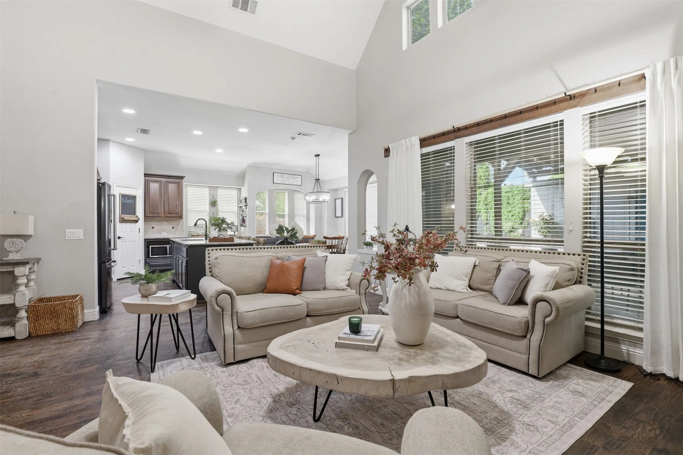 Single Family Residence For Sale in Johnson County , 1004 Tara Drive, Burleson, Texas 76028, 4 Bedroom, 4 Bathroom, 3 Garage spaces, 3,742 Sqft, built in 2012, Preowned, mls#21237739, Real Estate Agent in Burleson, Homes For Sale in Johnson county, Homes For Sale in Burleson, Realtor in Burleson Texas, Real Estate Brokerage Independent Realty Texas, Luminita Cordes Realtor