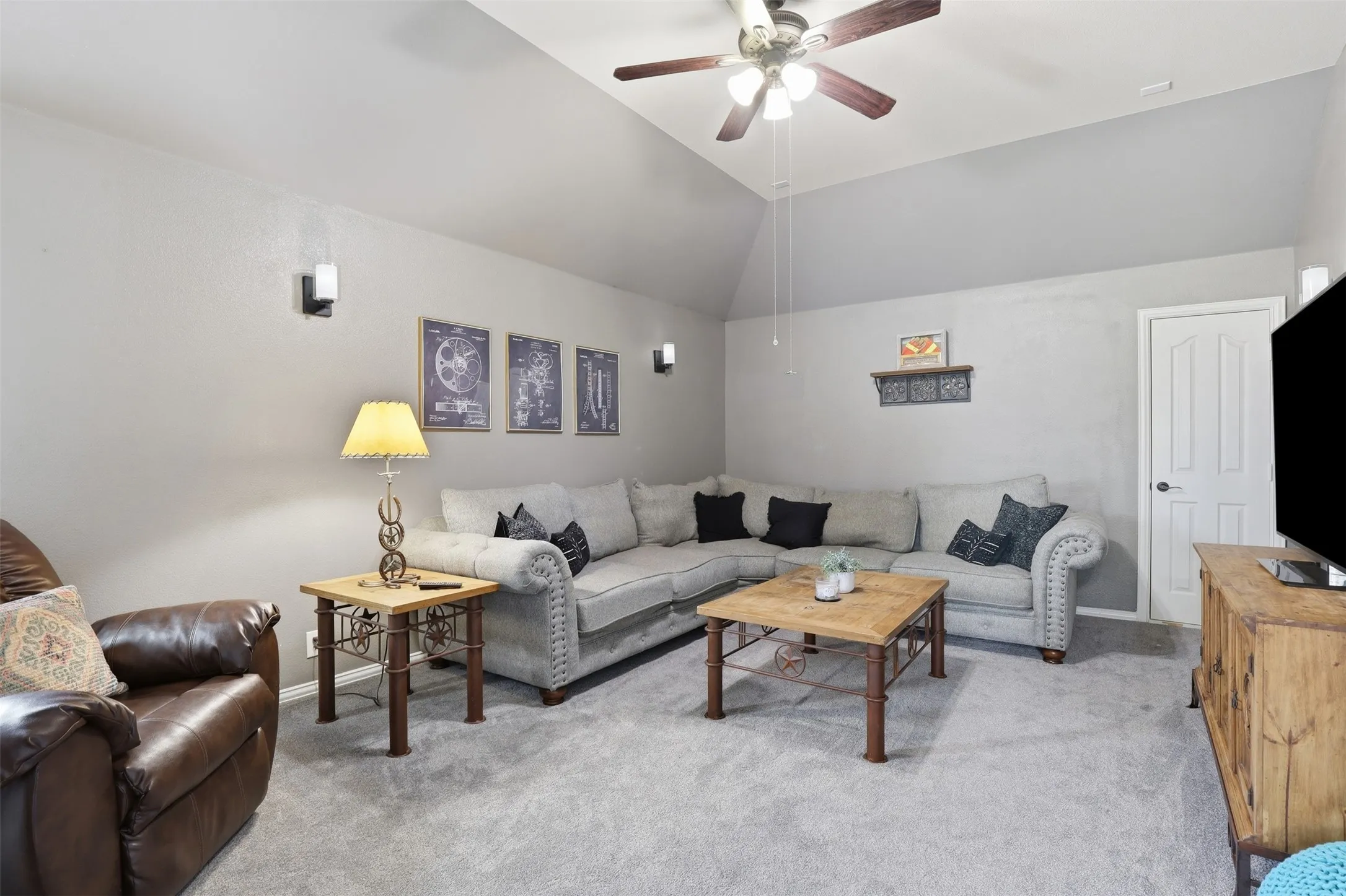 Single Family Residence For Sale in Johnson County , 1004 Tara Drive, Burleson, Texas 76028, 4 Bedroom, 4 Bathroom, 3 Garage spaces, 3,742 Sqft, built in 2012, Preowned, mls#21237739, Real Estate Agent in Burleson, Homes For Sale in Johnson county, Homes For Sale in Burleson, Realtor in Burleson Texas, Real Estate Brokerage Independent Realty Texas, Luminita Cordes Realtor
