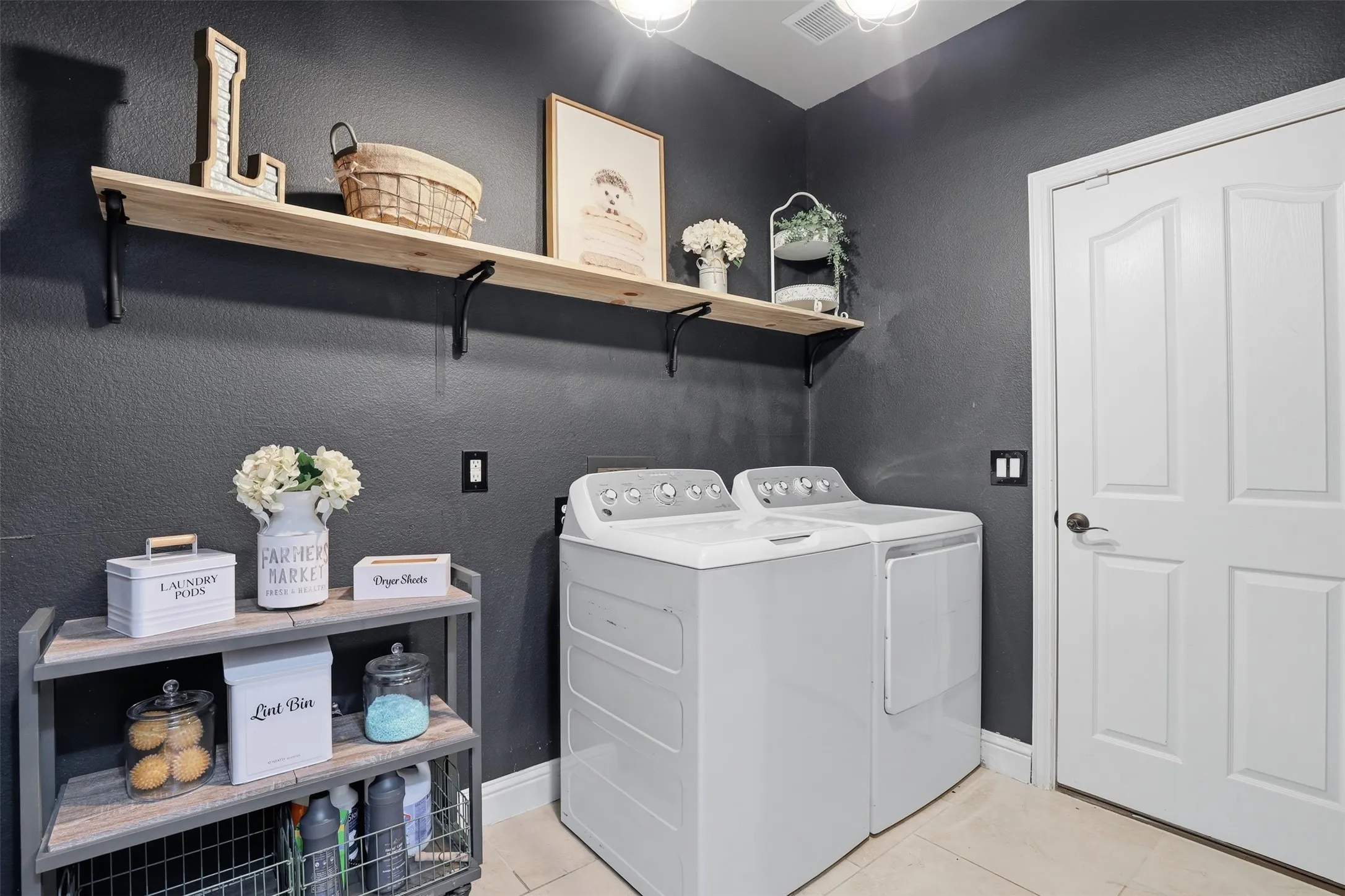 Single Family Residence For Sale in Johnson County , 1004 Tara Drive, Burleson, Texas 76028, 4 Bedroom, 4 Bathroom, 3 Garage spaces, 3,742 Sqft, built in 2012, Preowned, mls#21237739, Real Estate Agent in Burleson, Homes For Sale in Johnson county, Homes For Sale in Burleson, Realtor in Burleson Texas, Real Estate Brokerage Independent Realty Texas, Luminita Cordes Realtor