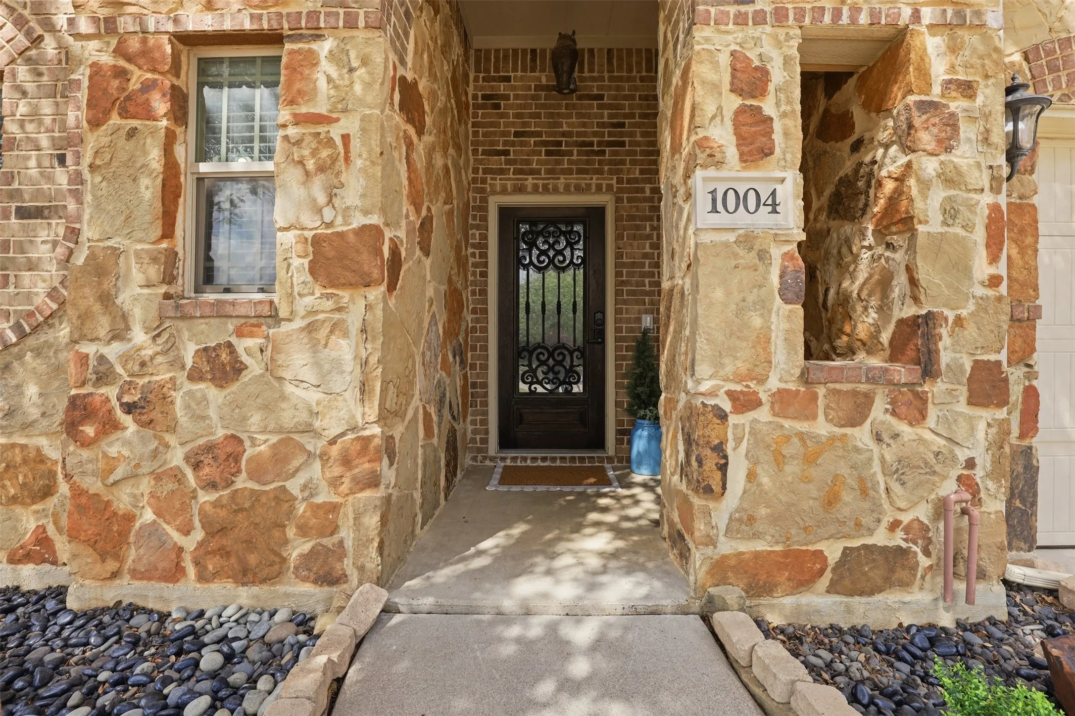 Single Family Residence For Sale in Johnson County , 1004 Tara Drive, Burleson, Texas 76028, 4 Bedroom, 4 Bathroom, 3 Garage spaces, 3,742 Sqft, built in 2012, Preowned, mls#21237739, Real Estate Agent in Burleson, Homes For Sale in Johnson county, Homes For Sale in Burleson, Realtor in Burleson Texas, Real Estate Brokerage Independent Realty Texas, Luminita Cordes Realtor