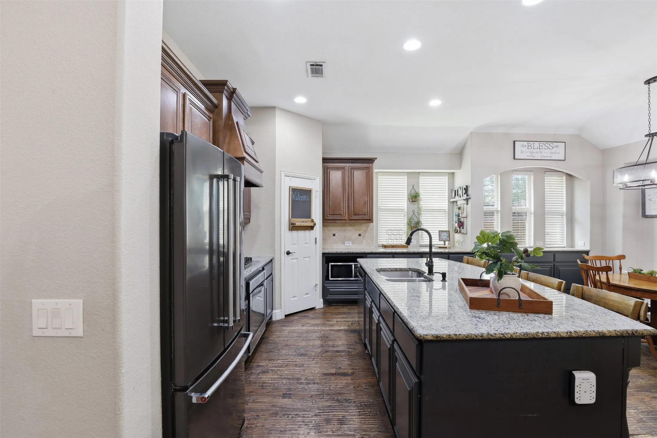 Single Family Residence For Sale in Johnson County , 1004 Tara Drive, Burleson, Texas 76028, 4 Bedroom, 4 Bathroom, 3 Garage spaces, 3,742 Sqft, built in 2012, Preowned, mls#21237739, Real Estate Agent in Burleson, Homes For Sale in Johnson county, Homes For Sale in Burleson, Realtor in Burleson Texas, Real Estate Brokerage Independent Realty Texas, Luminita Cordes Realtor