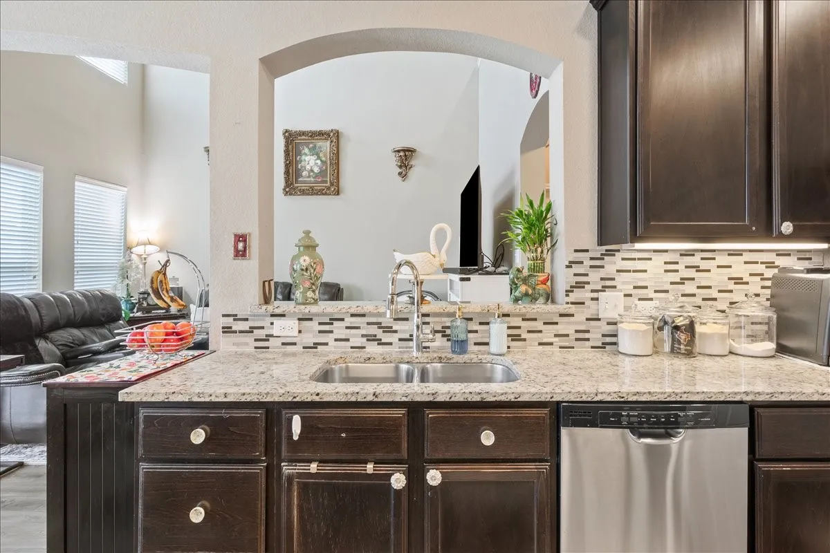 Single Family Residence For Sale in Mc Lennan County , 10205 Mickler Lane, Waco, Texas 76708, 4 Bedroom, 3 Bathroom, 2 Garage spaces, 2,274 Sqft, built in 2016, Preowned, mls#21242759, Real Estate Agent in Waco, Homes For Sale in Mc Lennan county, Homes For Sale in Waco, Realtor in Waco Texas, Real Estate Brokerage Independent Realty Texas, Luminita Cordes Realtor