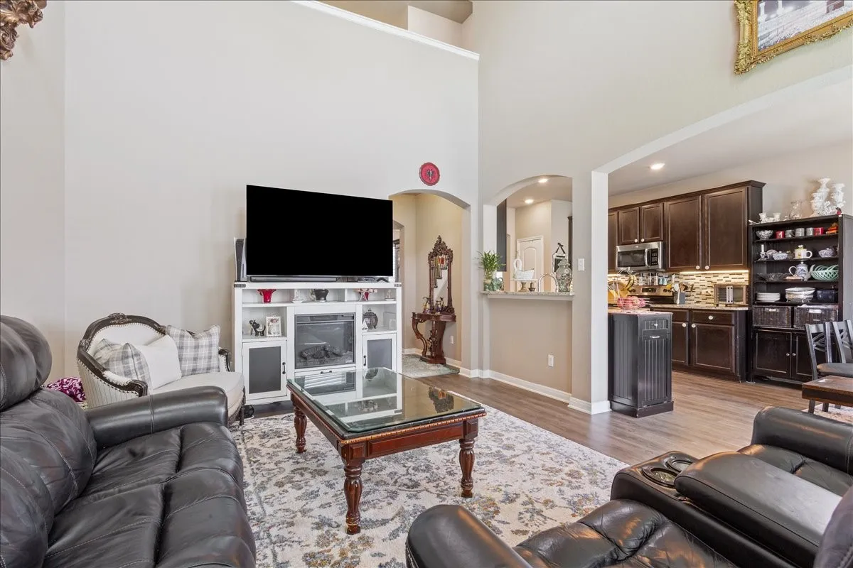 Single Family Residence For Sale in Mc Lennan County , 10205 Mickler Lane, Waco, Texas 76708, 4 Bedroom, 3 Bathroom, 2 Garage spaces, 2,274 Sqft, built in 2016, Preowned, mls#21242759, Real Estate Agent in Waco, Homes For Sale in Mc Lennan county, Homes For Sale in Waco, Realtor in Waco Texas, Real Estate Brokerage Independent Realty Texas, Luminita Cordes Realtor