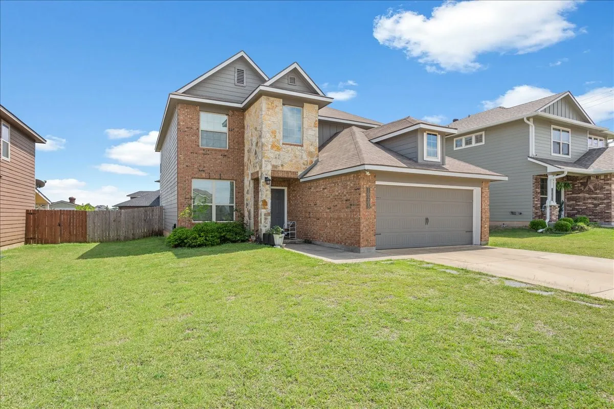 Single Family Residence For Sale in Mc Lennan County , 10205 Mickler Lane, Waco, Texas 76708, 4 Bedroom, 3 Bathroom, 2 Garage spaces, 2,274 Sqft, built in 2016, Preowned, mls#21242759, Real Estate Agent in Waco, Homes For Sale in Mc Lennan county, Homes For Sale in Waco, Realtor in Waco Texas, Real Estate Brokerage Independent Realty Texas, Luminita Cordes Realtor