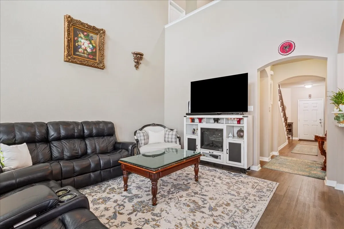 Single Family Residence For Sale in Mc Lennan County , 10205 Mickler Lane, Waco, Texas 76708, 4 Bedroom, 3 Bathroom, 2 Garage spaces, 2,274 Sqft, built in 2016, Preowned, mls#21242759, Real Estate Agent in Waco, Homes For Sale in Mc Lennan county, Homes For Sale in Waco, Realtor in Waco Texas, Real Estate Brokerage Independent Realty Texas, Luminita Cordes Realtor