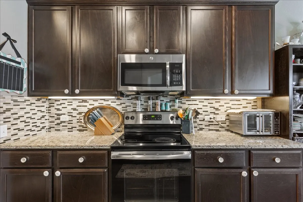 Single Family Residence For Sale in Mc Lennan County , 10205 Mickler Lane, Waco, Texas 76708, 4 Bedroom, 3 Bathroom, 2 Garage spaces, 2,274 Sqft, built in 2016, Preowned, mls#21242759, Real Estate Agent in Waco, Homes For Sale in Mc Lennan county, Homes For Sale in Waco, Realtor in Waco Texas, Real Estate Brokerage Independent Realty Texas, Luminita Cordes Realtor