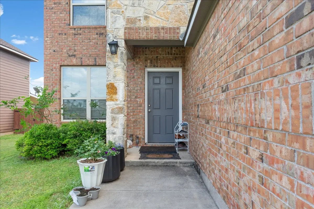Single Family Residence For Sale in Mc Lennan County , 10205 Mickler Lane, Waco, Texas 76708, 4 Bedroom, 3 Bathroom, 2 Garage spaces, 2,274 Sqft, built in 2016, Preowned, mls#21242759, Real Estate Agent in Waco, Homes For Sale in Mc Lennan county, Homes For Sale in Waco, Realtor in Waco Texas, Real Estate Brokerage Independent Realty Texas, Luminita Cordes Realtor
