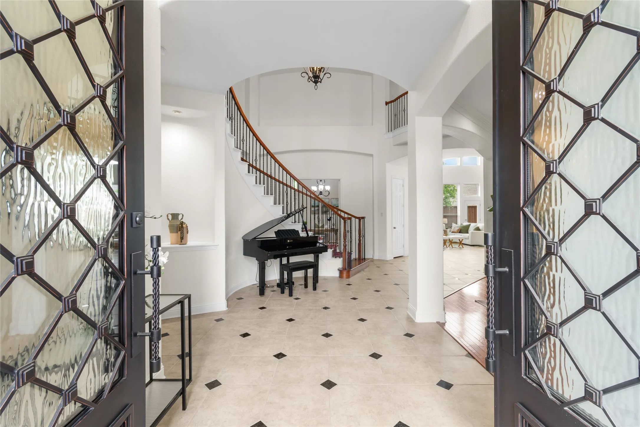 Single Family Residence For Sale in Collin County , 723 Nighthawk Drive, Murphy, Texas 75094, 5 Bedroom, 5 Bathroom, 3 Garage spaces, 5,237 Sqft, built in 2007, Preowned, mls#21241318, Real Estate Agent in Murphy, Homes For Sale in Collin county, Homes For Sale in Murphy, Realtor in Murphy Texas, Real Estate Brokerage Independent Realty Texas, Luminita Cordes Realtor