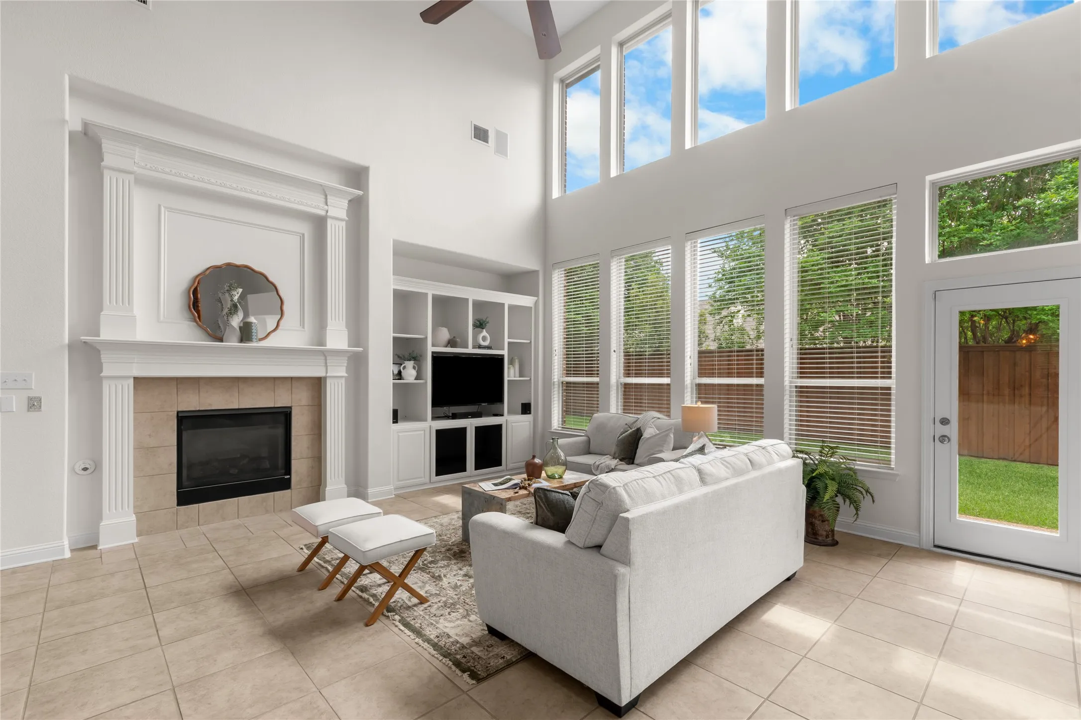 Single Family Residence For Sale in Collin County , 723 Nighthawk Drive, Murphy, Texas 75094, 5 Bedroom, 5 Bathroom, 3 Garage spaces, 5,237 Sqft, built in 2007, Preowned, mls#21241318, Real Estate Agent in Murphy, Homes For Sale in Collin county, Homes For Sale in Murphy, Realtor in Murphy Texas, Real Estate Brokerage Independent Realty Texas, Luminita Cordes Realtor