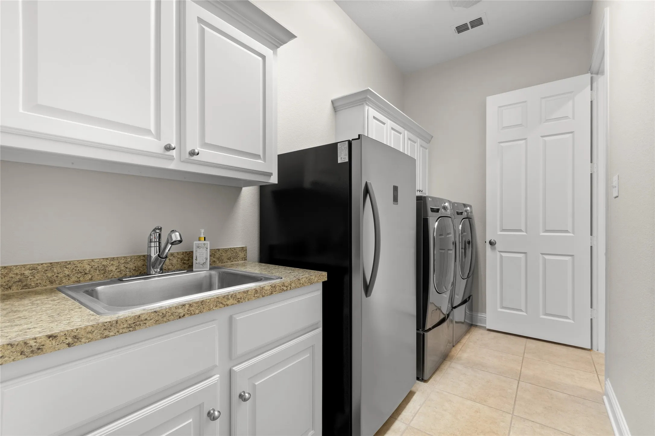 Single Family Residence For Sale in Collin County , 723 Nighthawk Drive, Murphy, Texas 75094, 5 Bedroom, 5 Bathroom, 3 Garage spaces, 5,237 Sqft, built in 2007, Preowned, mls#21241318, Real Estate Agent in Murphy, Homes For Sale in Collin county, Homes For Sale in Murphy, Realtor in Murphy Texas, Real Estate Brokerage Independent Realty Texas, Luminita Cordes Realtor