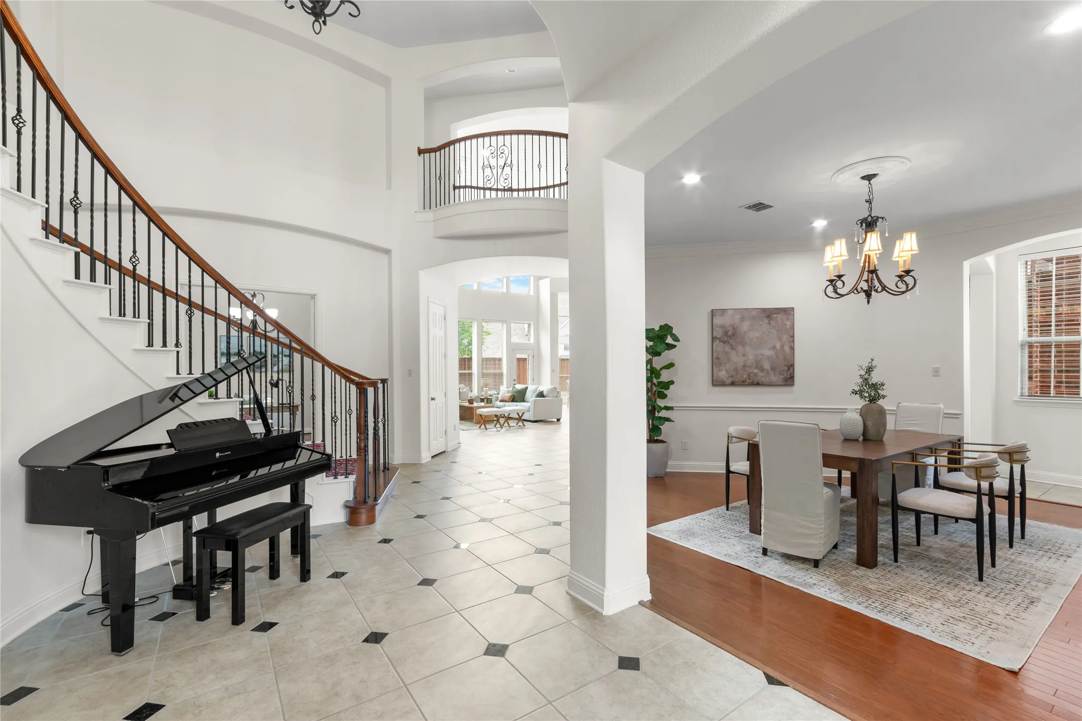 Single Family Residence For Sale in Collin County , 723 Nighthawk Drive, Murphy, Texas 75094, 5 Bedroom, 5 Bathroom, 3 Garage spaces, 5,237 Sqft, built in 2007, Preowned, mls#21241318, Real Estate Agent in Murphy, Homes For Sale in Collin county, Homes For Sale in Murphy, Realtor in Murphy Texas, Real Estate Brokerage Independent Realty Texas, Luminita Cordes Realtor