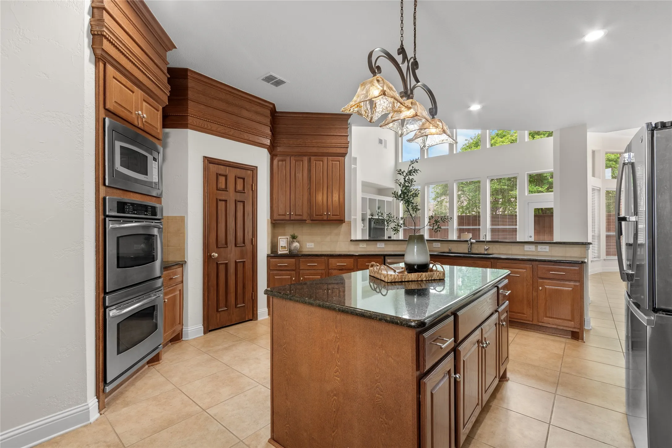 Single Family Residence For Sale in Collin County , 723 Nighthawk Drive, Murphy, Texas 75094, 5 Bedroom, 5 Bathroom, 3 Garage spaces, 5,237 Sqft, built in 2007, Preowned, mls#21241318, Real Estate Agent in Murphy, Homes For Sale in Collin county, Homes For Sale in Murphy, Realtor in Murphy Texas, Real Estate Brokerage Independent Realty Texas, Luminita Cordes Realtor