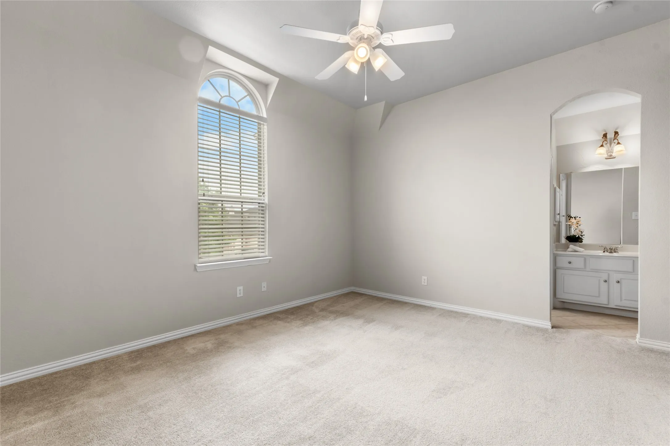 Single Family Residence For Sale in Collin County , 723 Nighthawk Drive, Murphy, Texas 75094, 5 Bedroom, 5 Bathroom, 3 Garage spaces, 5,237 Sqft, built in 2007, Preowned, mls#21241318, Real Estate Agent in Murphy, Homes For Sale in Collin county, Homes For Sale in Murphy, Realtor in Murphy Texas, Real Estate Brokerage Independent Realty Texas, Luminita Cordes Realtor