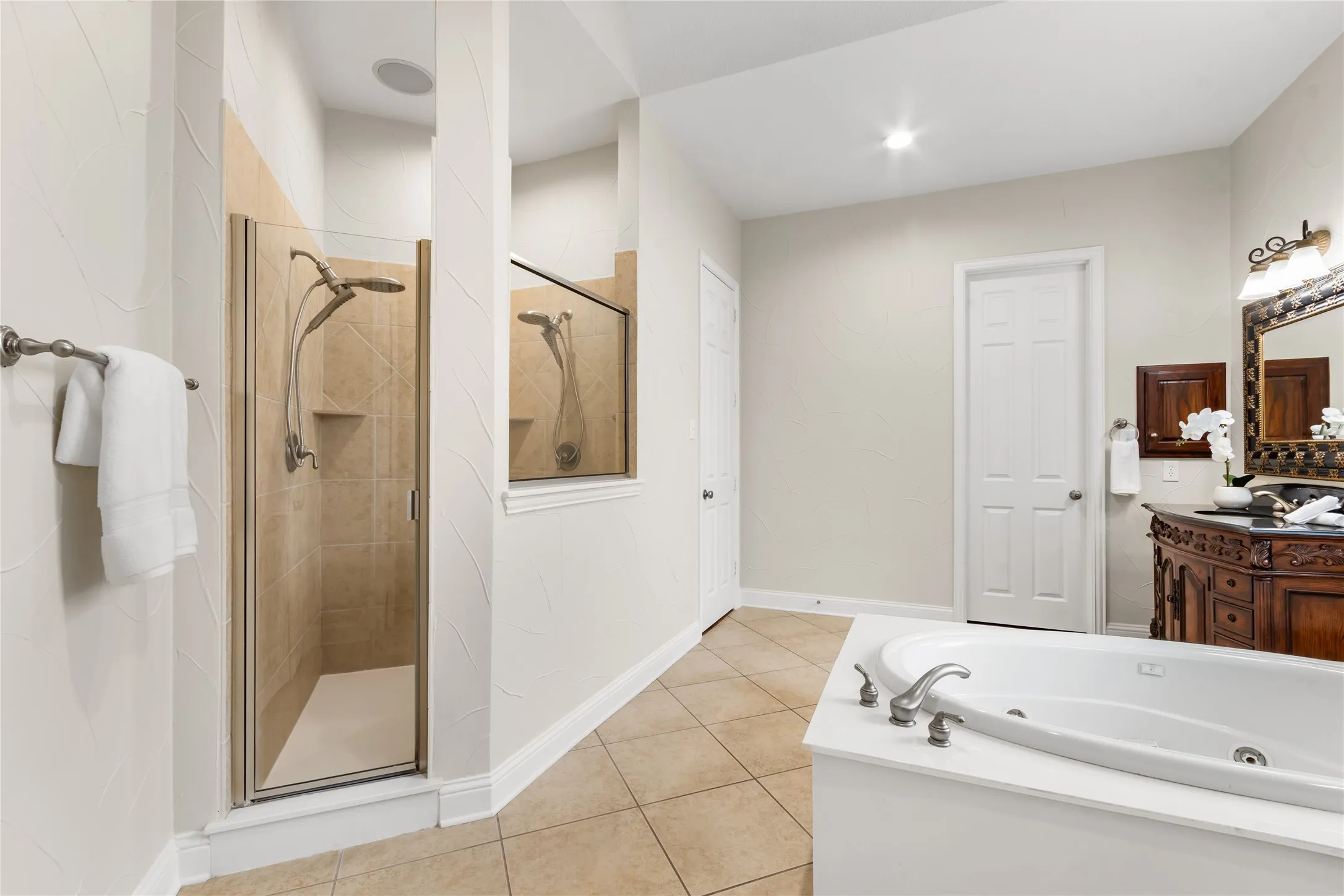 Single Family Residence For Sale in Collin County , 723 Nighthawk Drive, Murphy, Texas 75094, 5 Bedroom, 5 Bathroom, 3 Garage spaces, 5,237 Sqft, built in 2007, Preowned, mls#21241318, Real Estate Agent in Murphy, Homes For Sale in Collin county, Homes For Sale in Murphy, Realtor in Murphy Texas, Real Estate Brokerage Independent Realty Texas, Luminita Cordes Realtor