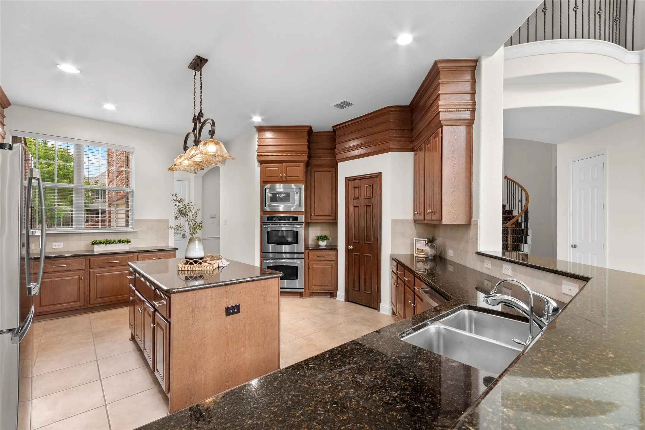 Single Family Residence For Sale in Collin County , 723 Nighthawk Drive, Murphy, Texas 75094, 5 Bedroom, 5 Bathroom, 3 Garage spaces, 5,237 Sqft, built in 2007, Preowned, mls#21241318, Real Estate Agent in Murphy, Homes For Sale in Collin county, Homes For Sale in Murphy, Realtor in Murphy Texas, Real Estate Brokerage Independent Realty Texas, Luminita Cordes Realtor