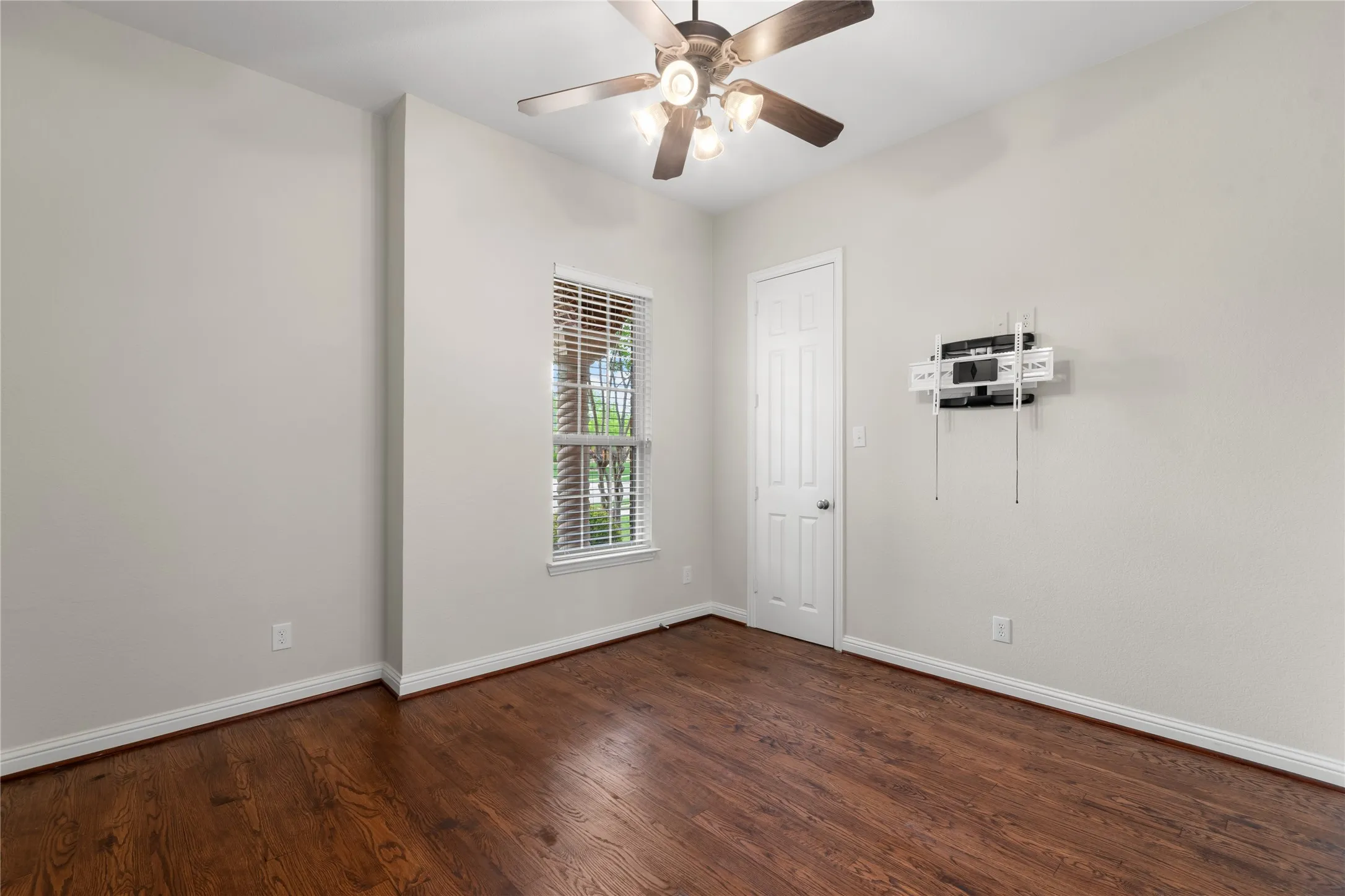 Single Family Residence For Sale in Collin County , 723 Nighthawk Drive, Murphy, Texas 75094, 5 Bedroom, 5 Bathroom, 3 Garage spaces, 5,237 Sqft, built in 2007, Preowned, mls#21241318, Real Estate Agent in Murphy, Homes For Sale in Collin county, Homes For Sale in Murphy, Realtor in Murphy Texas, Real Estate Brokerage Independent Realty Texas, Luminita Cordes Realtor