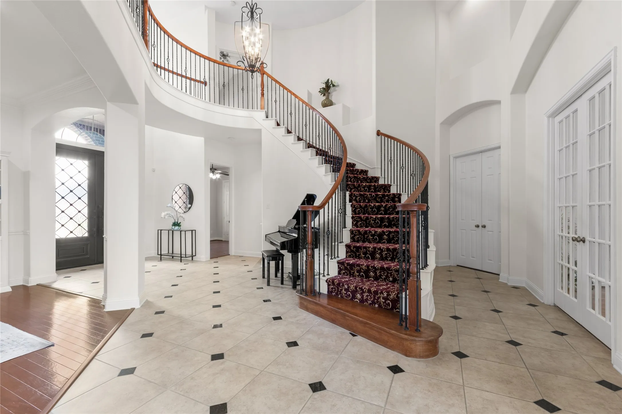 Single Family Residence For Sale in Collin County , 723 Nighthawk Drive, Murphy, Texas 75094, 5 Bedroom, 5 Bathroom, 3 Garage spaces, 5,237 Sqft, built in 2007, Preowned, mls#21241318, Real Estate Agent in Murphy, Homes For Sale in Collin county, Homes For Sale in Murphy, Realtor in Murphy Texas, Real Estate Brokerage Independent Realty Texas, Luminita Cordes Realtor