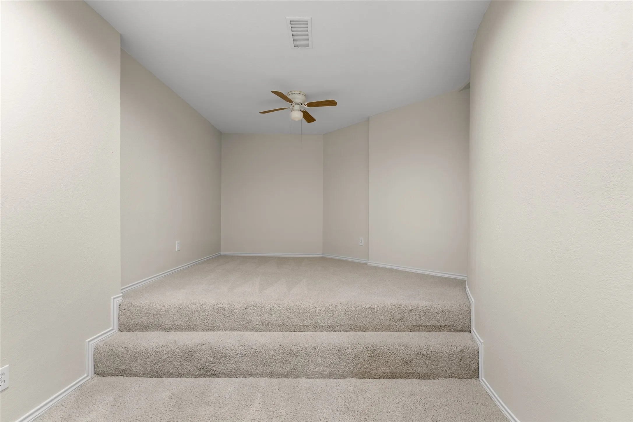 Single Family Residence For Sale in Collin County , 723 Nighthawk Drive, Murphy, Texas 75094, 5 Bedroom, 5 Bathroom, 3 Garage spaces, 5,237 Sqft, built in 2007, Preowned, mls#21241318, Real Estate Agent in Murphy, Homes For Sale in Collin county, Homes For Sale in Murphy, Realtor in Murphy Texas, Real Estate Brokerage Independent Realty Texas, Luminita Cordes Realtor