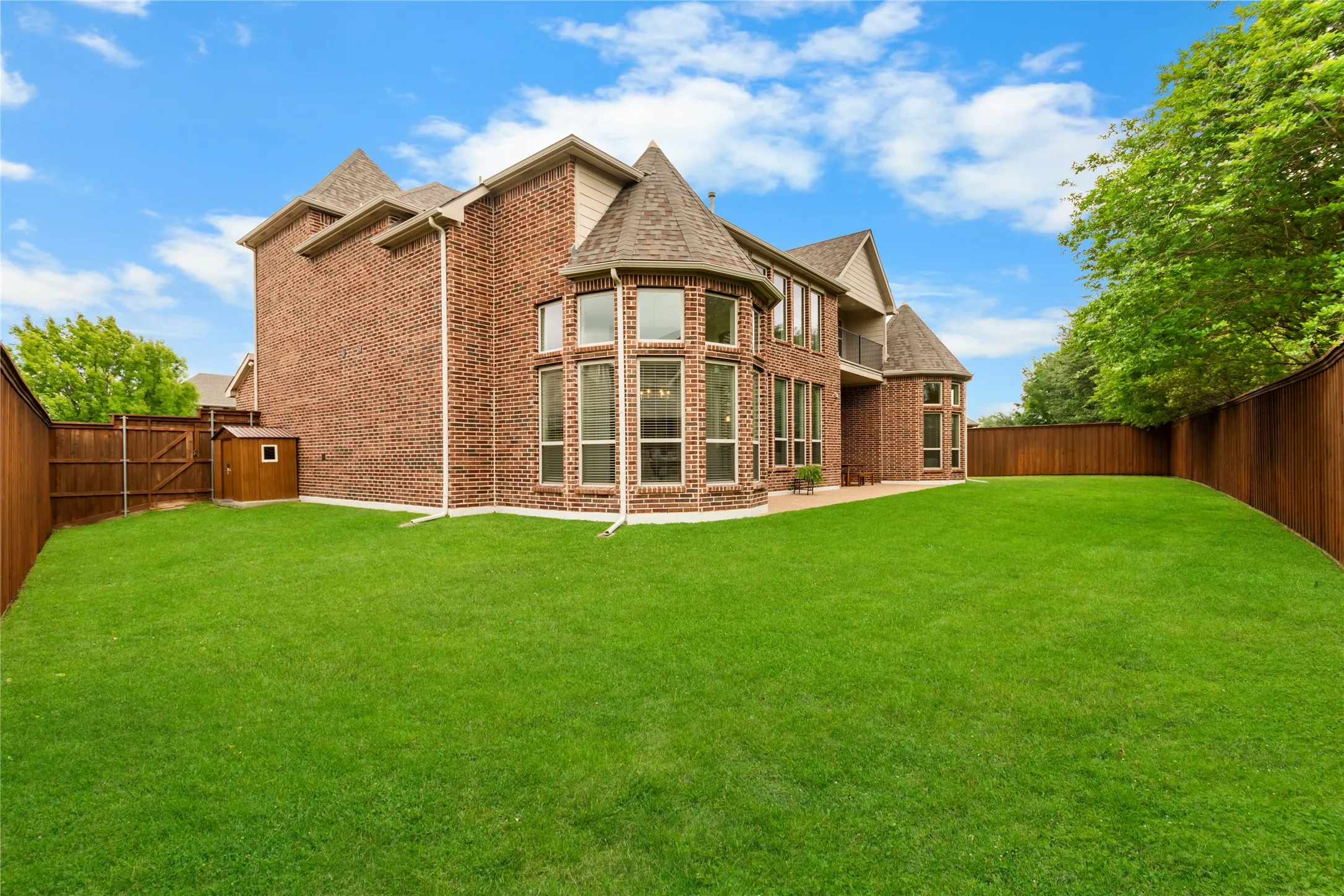 Single Family Residence For Sale in Collin County , 723 Nighthawk Drive, Murphy, Texas 75094, 5 Bedroom, 5 Bathroom, 3 Garage spaces, 5,237 Sqft, built in 2007, Preowned, mls#21241318, Real Estate Agent in Murphy, Homes For Sale in Collin county, Homes For Sale in Murphy, Realtor in Murphy Texas, Real Estate Brokerage Independent Realty Texas, Luminita Cordes Realtor