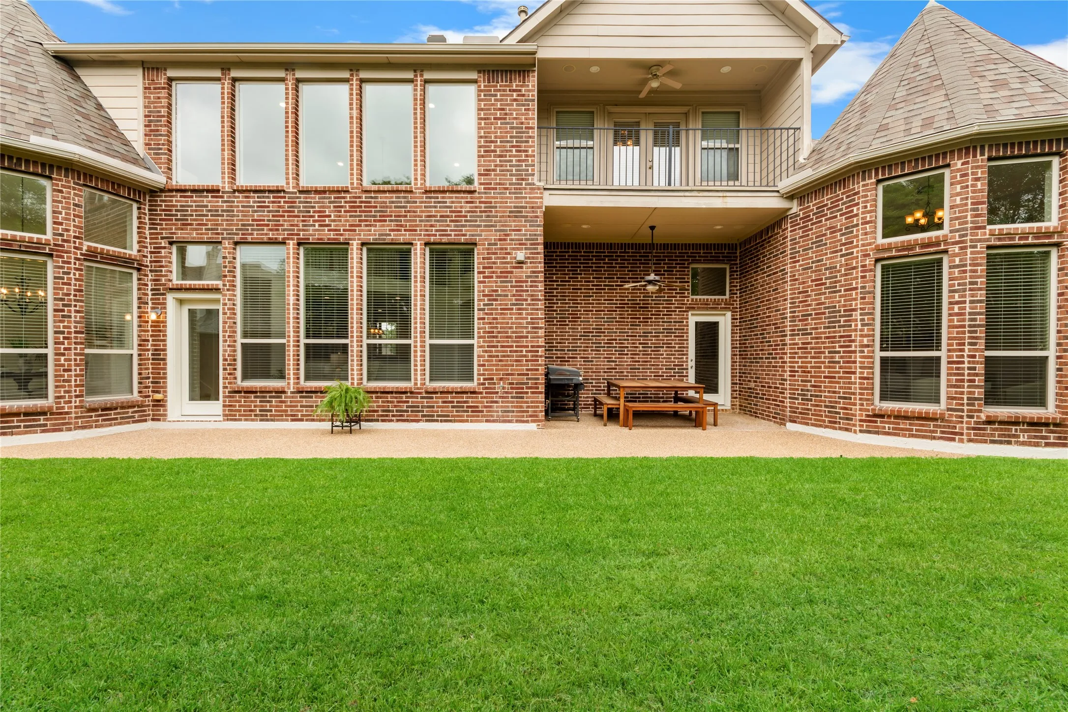 Single Family Residence For Sale in Collin County , 723 Nighthawk Drive, Murphy, Texas 75094, 5 Bedroom, 5 Bathroom, 3 Garage spaces, 5,237 Sqft, built in 2007, Preowned, mls#21241318, Real Estate Agent in Murphy, Homes For Sale in Collin county, Homes For Sale in Murphy, Realtor in Murphy Texas, Real Estate Brokerage Independent Realty Texas, Luminita Cordes Realtor