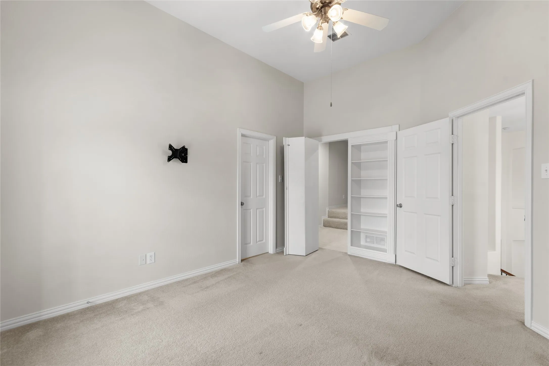 Single Family Residence For Sale in Collin County , 723 Nighthawk Drive, Murphy, Texas 75094, 5 Bedroom, 5 Bathroom, 3 Garage spaces, 5,237 Sqft, built in 2007, Preowned, mls#21241318, Real Estate Agent in Murphy, Homes For Sale in Collin county, Homes For Sale in Murphy, Realtor in Murphy Texas, Real Estate Brokerage Independent Realty Texas, Luminita Cordes Realtor