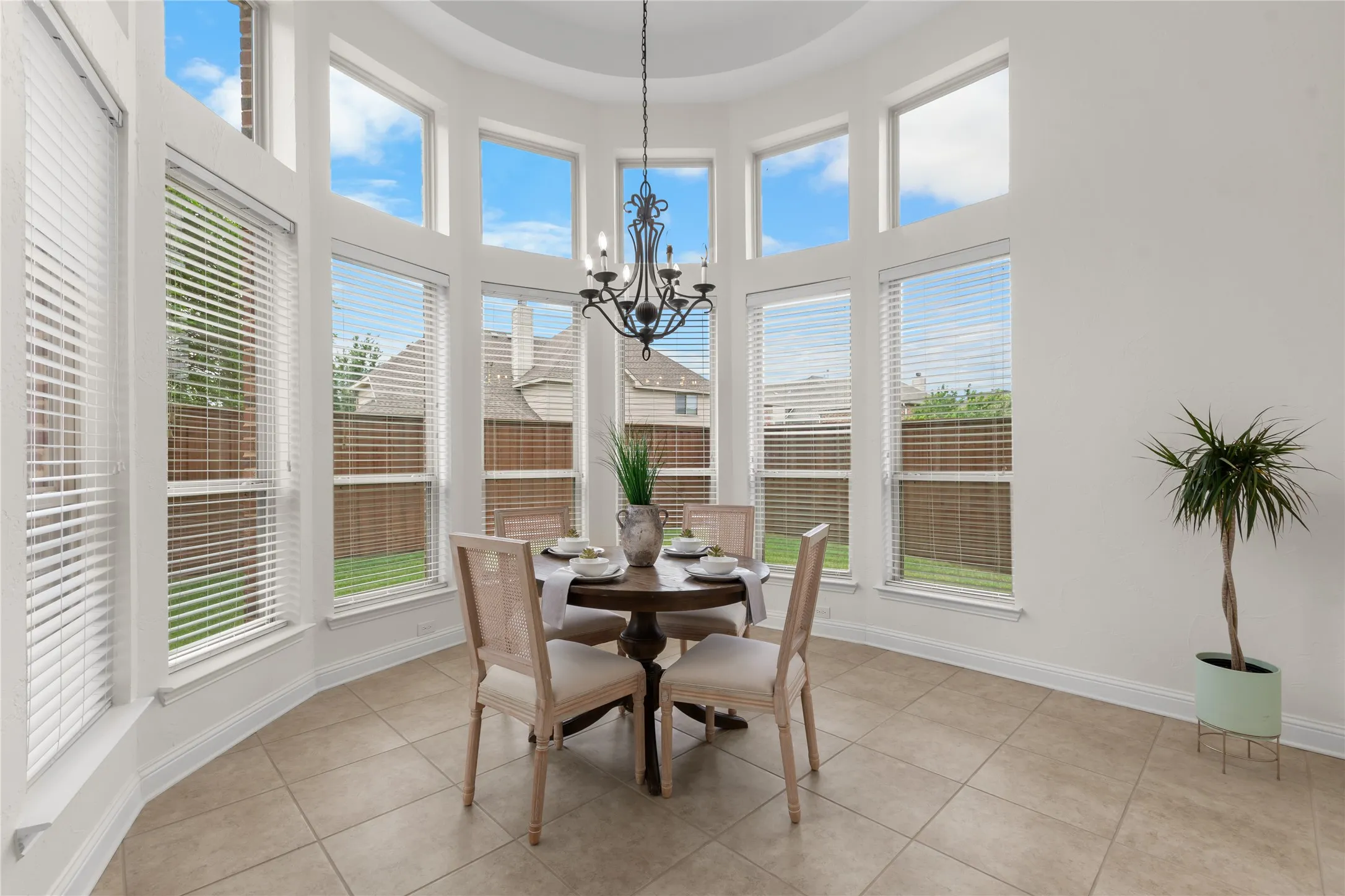 Single Family Residence For Sale in Collin County , 723 Nighthawk Drive, Murphy, Texas 75094, 5 Bedroom, 5 Bathroom, 3 Garage spaces, 5,237 Sqft, built in 2007, Preowned, mls#21241318, Real Estate Agent in Murphy, Homes For Sale in Collin county, Homes For Sale in Murphy, Realtor in Murphy Texas, Real Estate Brokerage Independent Realty Texas, Luminita Cordes Realtor