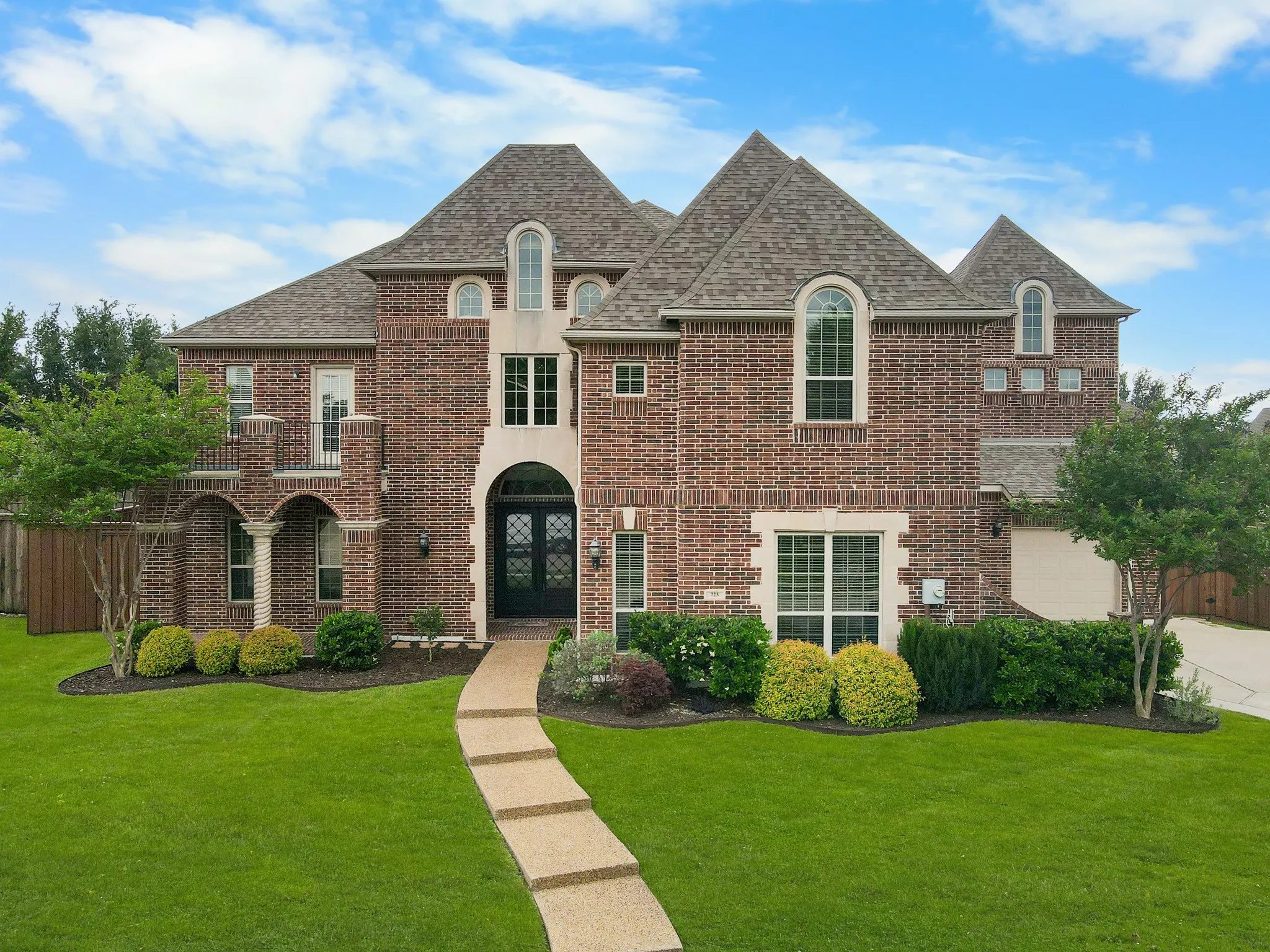 Single Family Residence For Sale in Collin County , 723 Nighthawk Drive, Murphy, Texas 75094, 5 Bedroom, 5 Bathroom, 3 Garage spaces, 5,237 Sqft, built in 2007, Preowned, mls#21241318, Real Estate Agent in Murphy, Homes For Sale in Collin county, Homes For Sale in Murphy, Realtor in Murphy Texas, Real Estate Brokerage Independent Realty Texas, Luminita Cordes Realtor