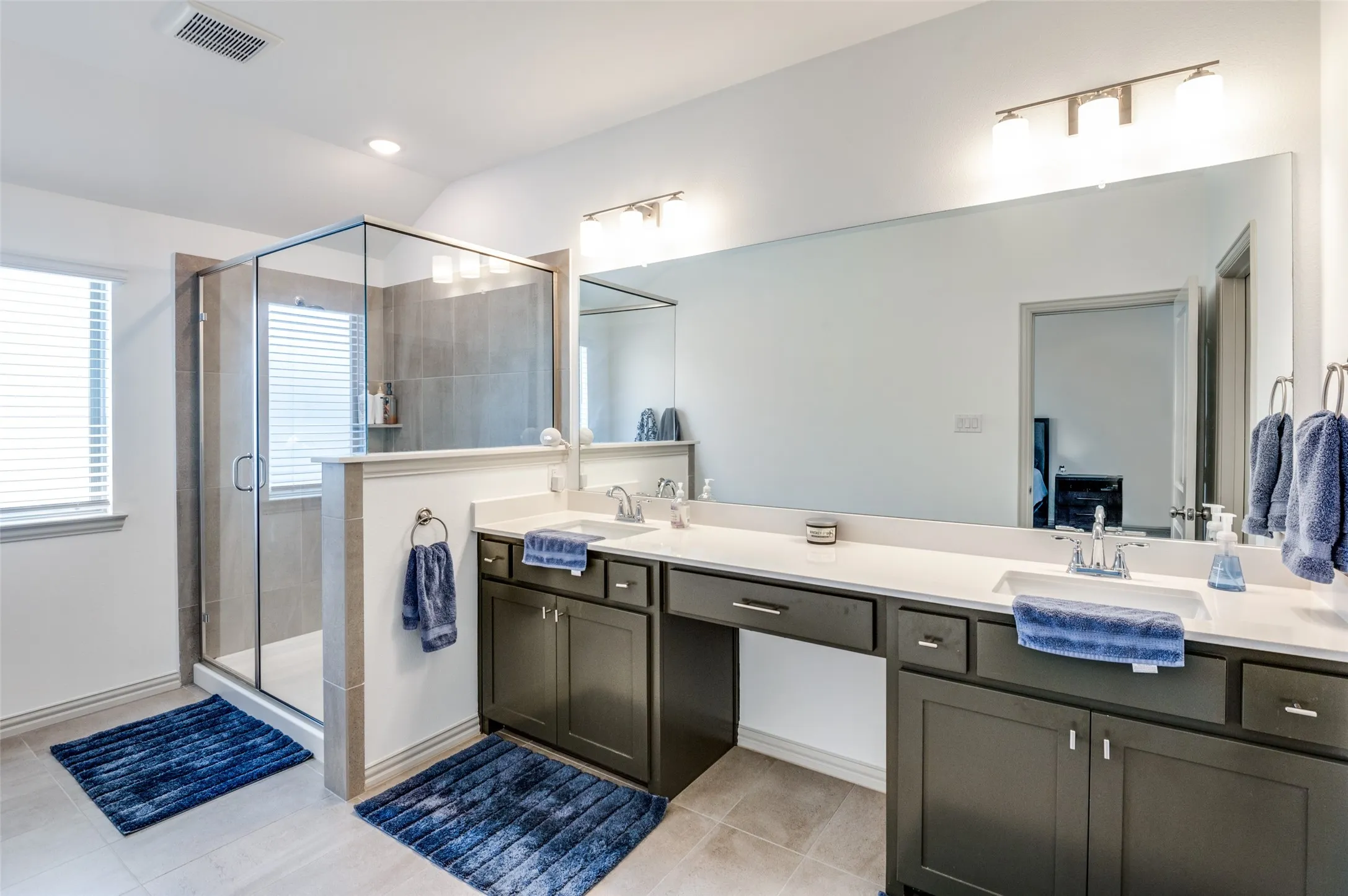 Townhouse For Sale in Collin County , 8725 Phoebe Road, Frisco, Texas 75035, 2 Bedroom, 3 Bathroom, 2 Garage spaces, 1,761 Sqft, built in 2023, Preowned, mls#21241660, Real Estate Agent in Frisco, Homes For Sale in Collin county, Homes For Sale in Frisco, Realtor in Frisco Texas, Real Estate Brokerage Independent Realty Texas, Luminita Cordes Realtor